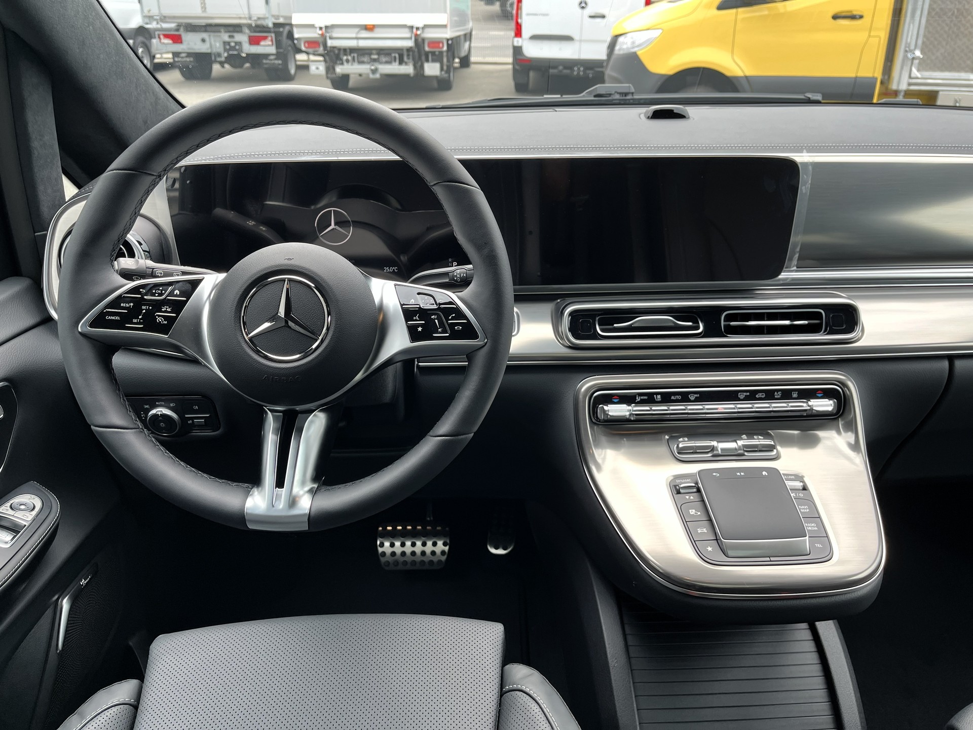 MERCEDES-BENZ V 300 d lang 4Matic Swiss Edition 9G-Tronic-image-10