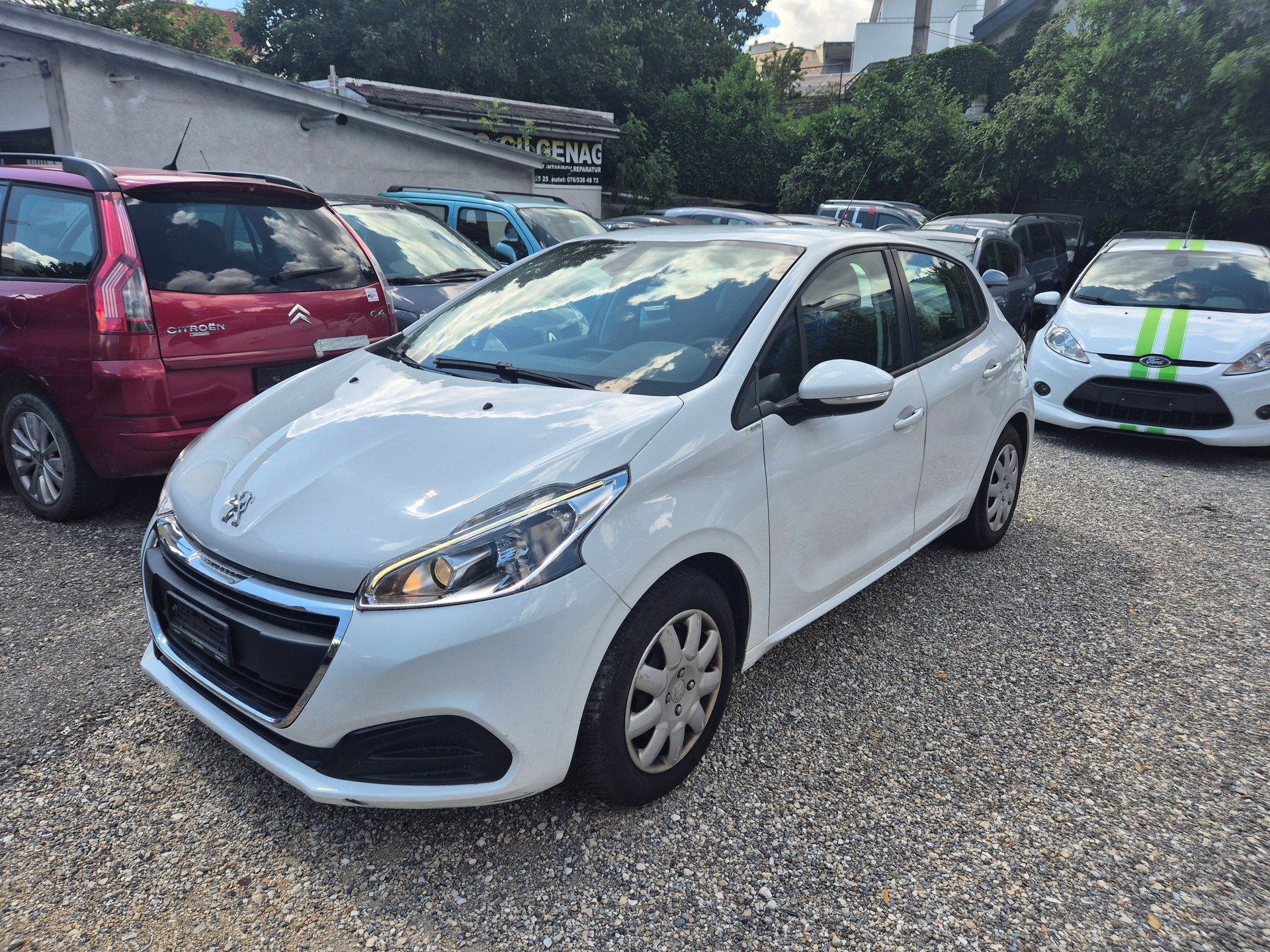 PEUGEOT 208 1.2 PureTech Allure-image-2