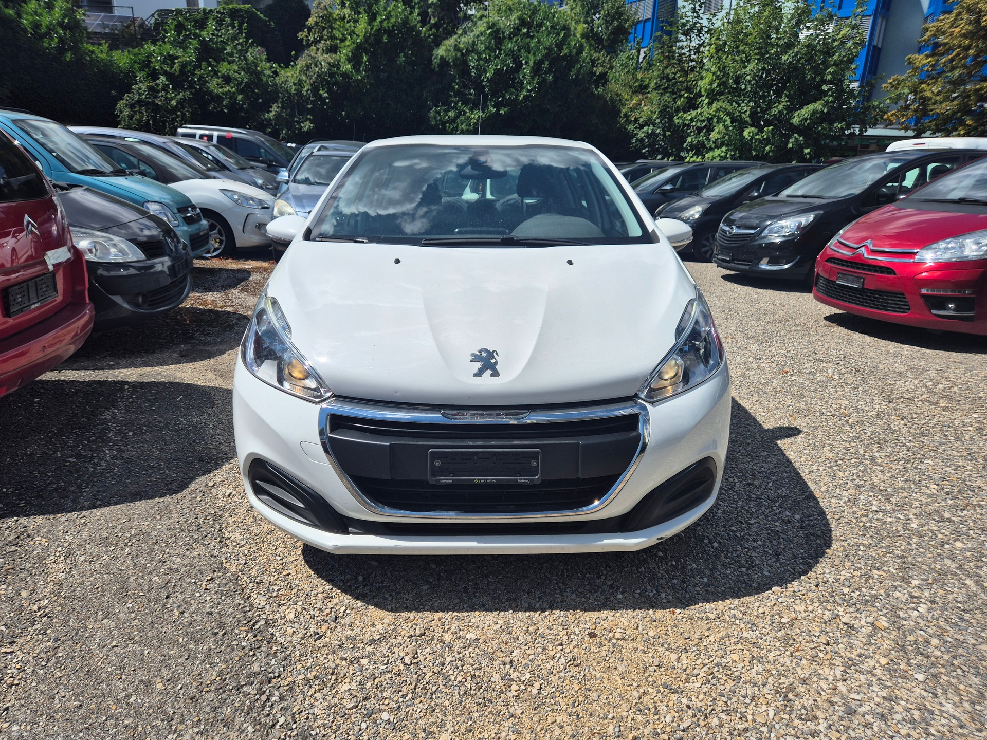 PEUGEOT 208 1.2 PureTech Allure-image-0