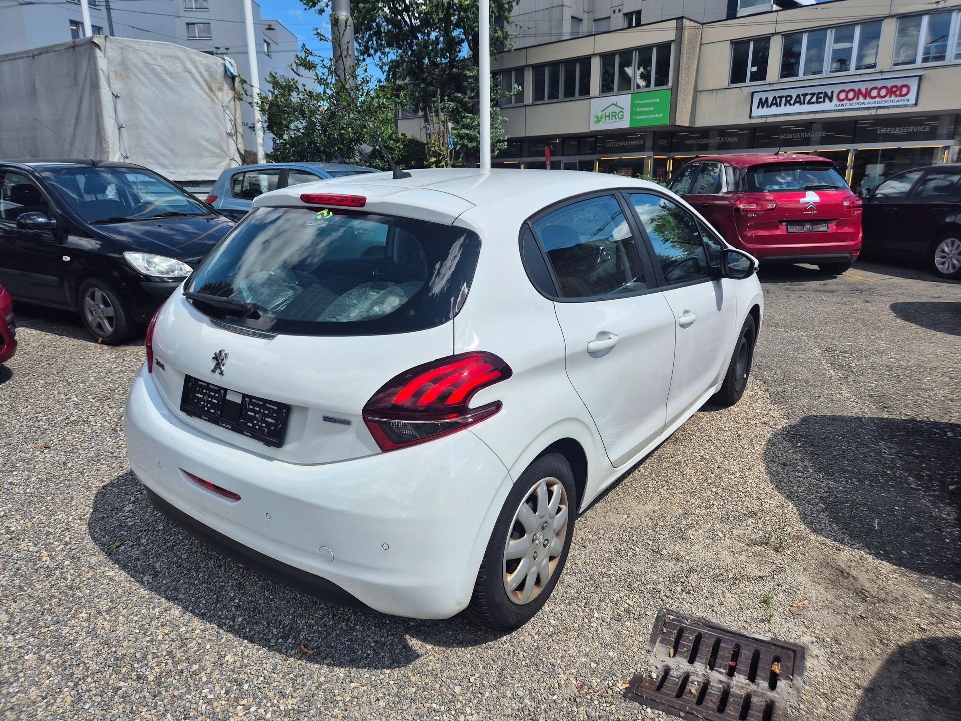 PEUGEOT 208 1.2 PureTech Allure-image-4