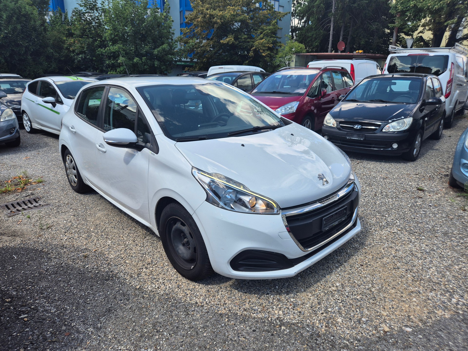 PEUGEOT 208 1.2 PureTech Allure-image-1
