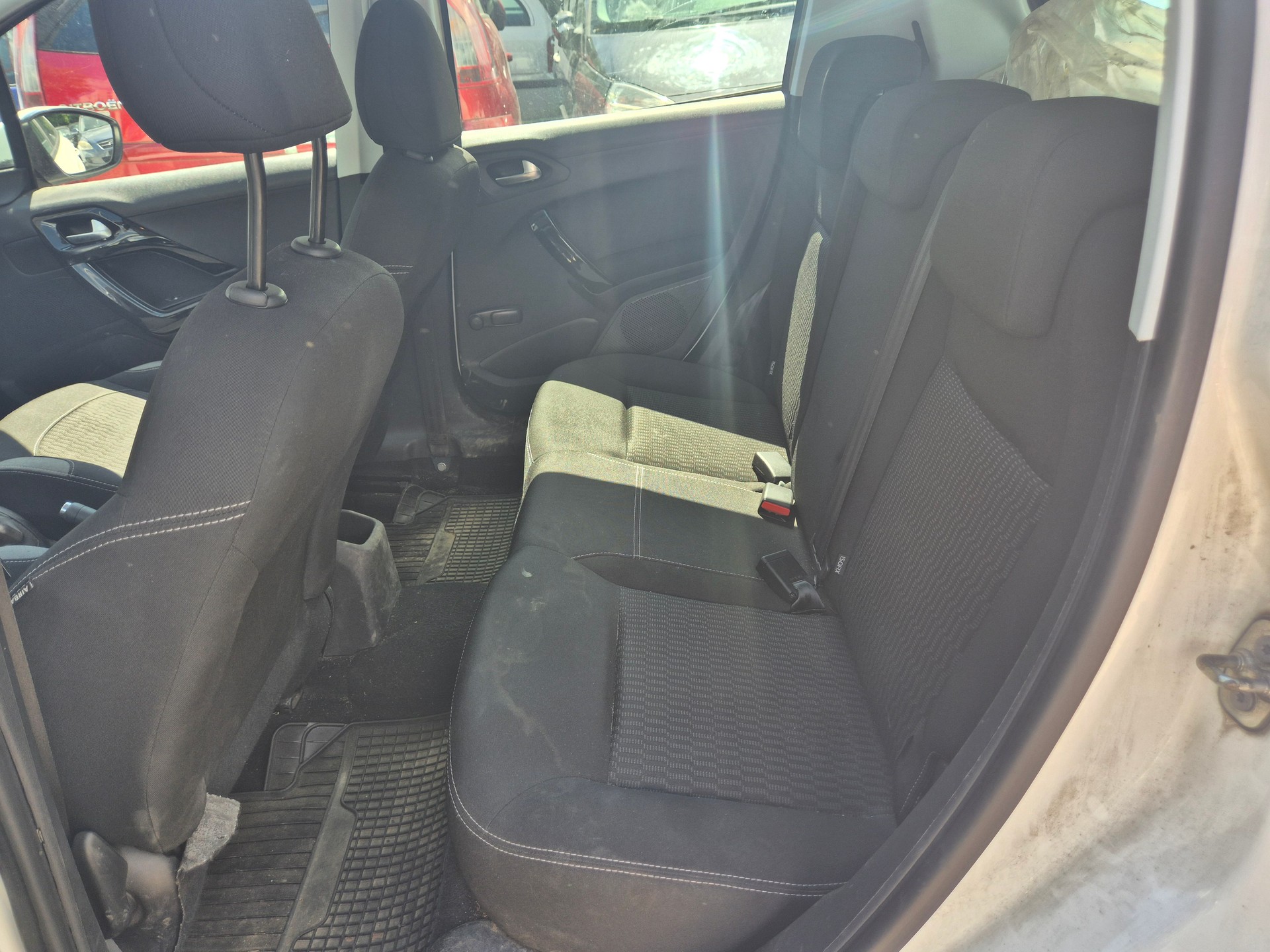 PEUGEOT 208 1.2 PureTech Allure-image-8