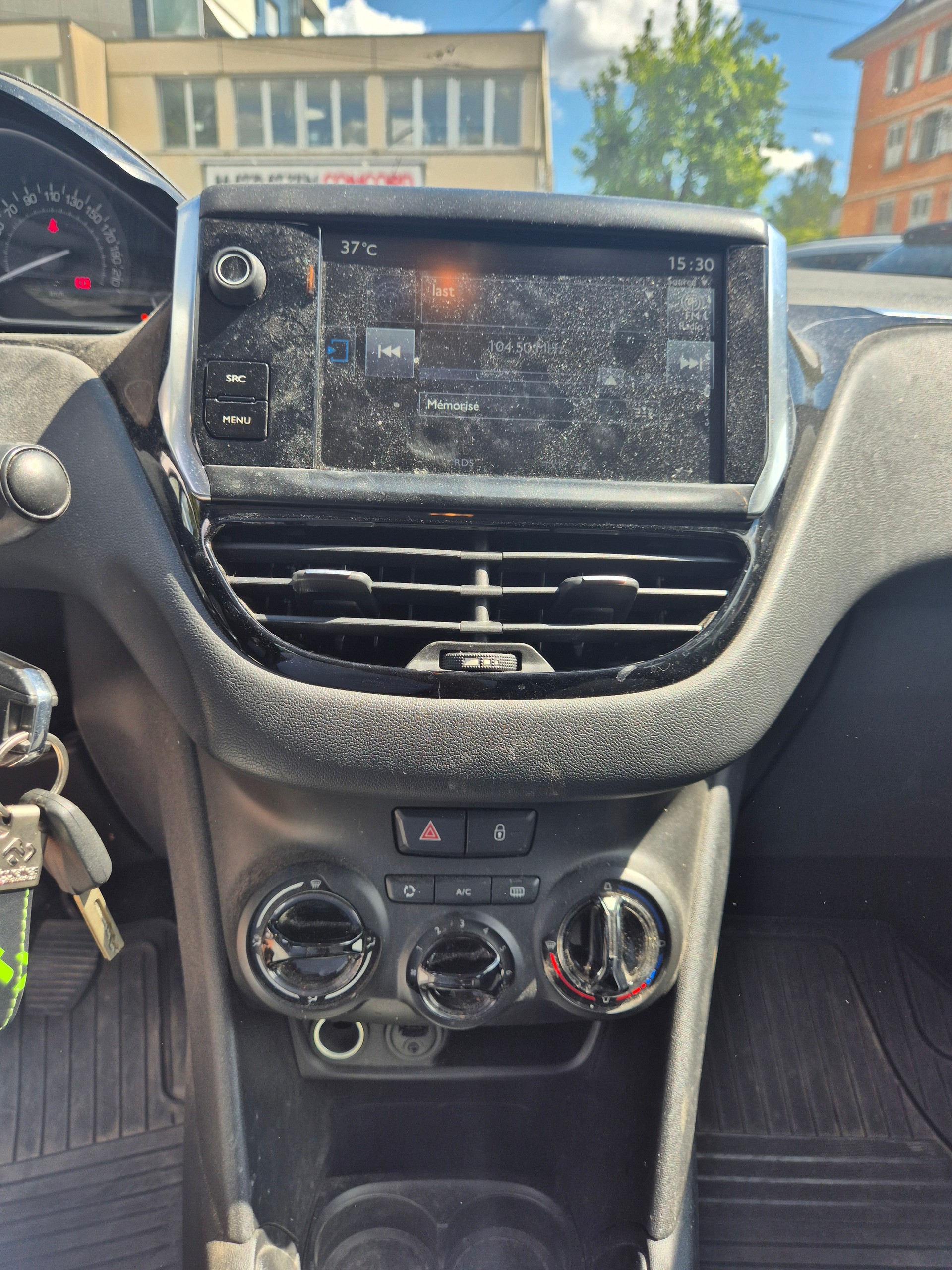 PEUGEOT 208 1.2 PureTech Allure-image-11