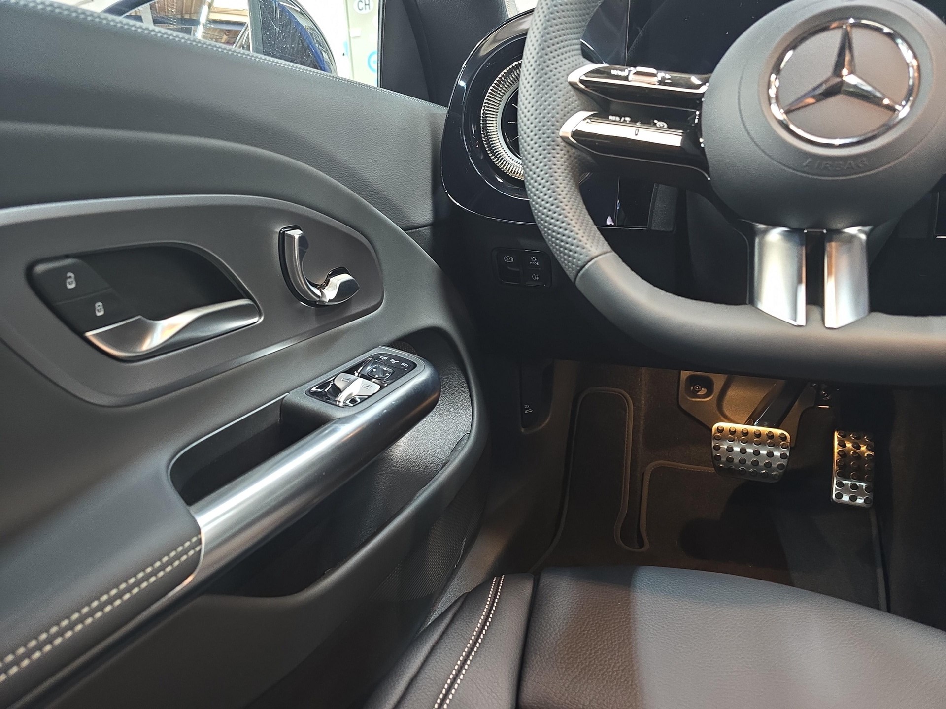 MERCEDES-BENZ CLA 220 4MATIC AMG Line Plus-image-7
