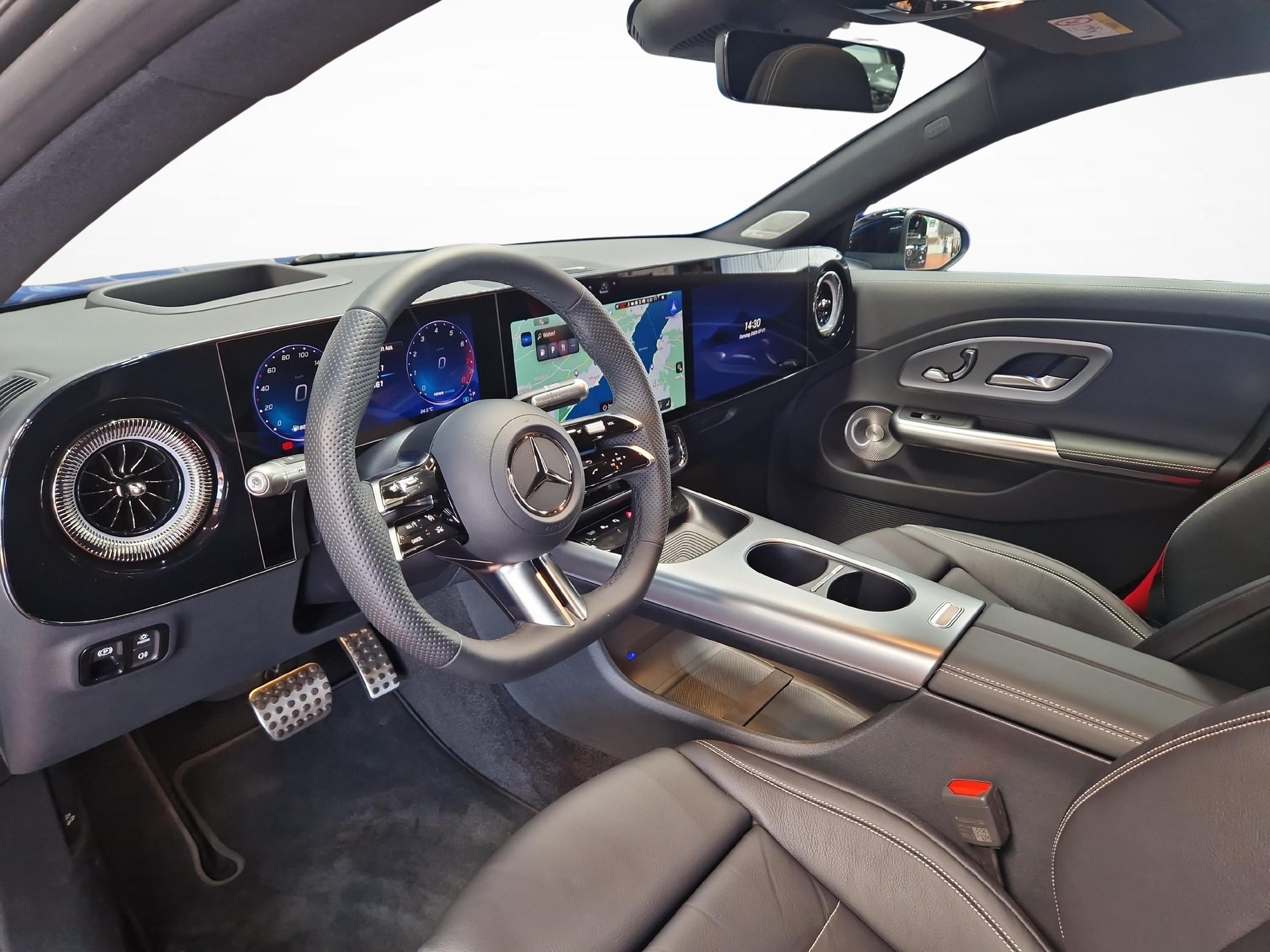 MERCEDES-BENZ CLA 220 4MATIC AMG Line Plus-image-4
