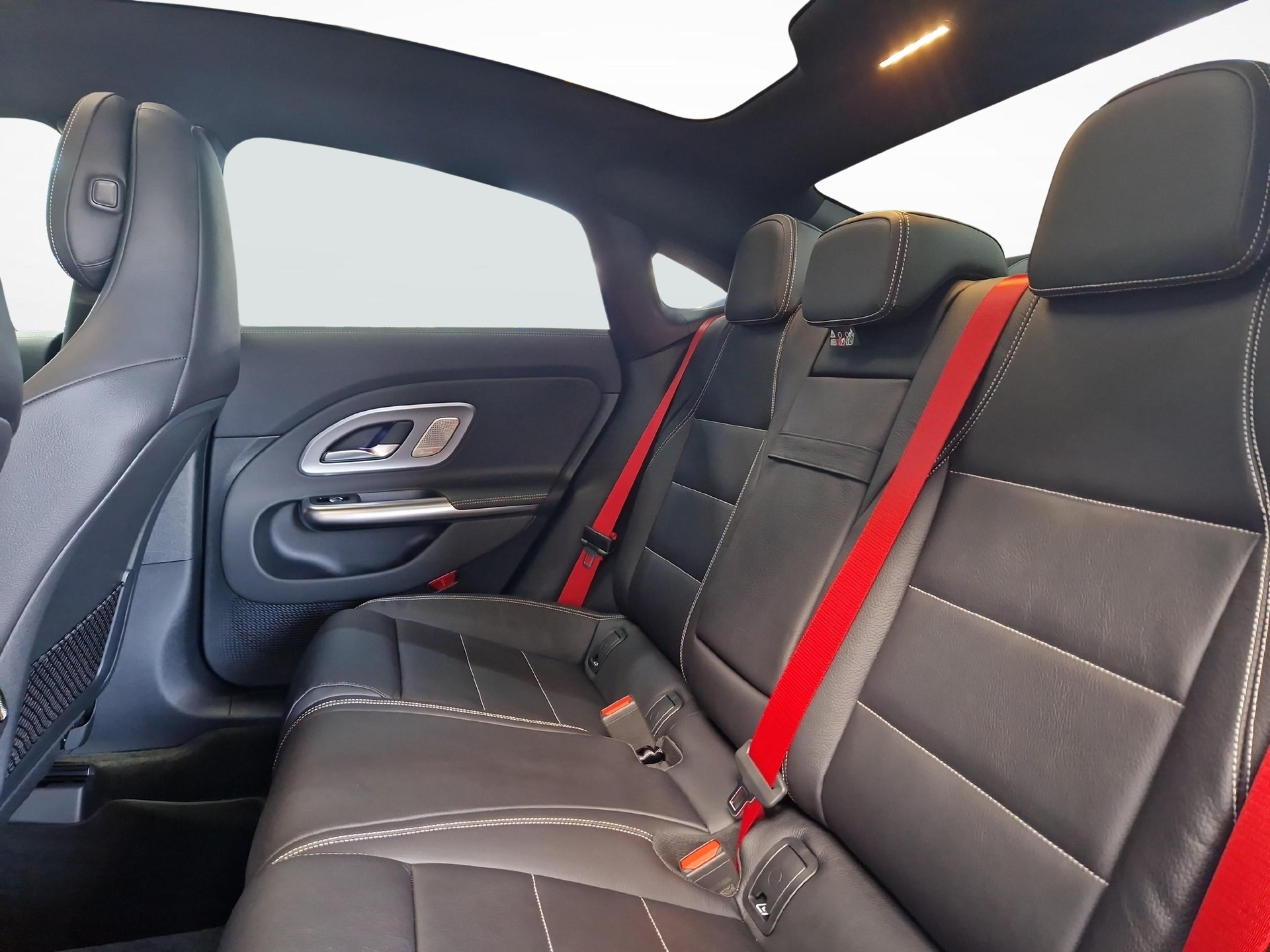 MERCEDES-BENZ CLA 220 4MATIC AMG Line Plus-image-9
