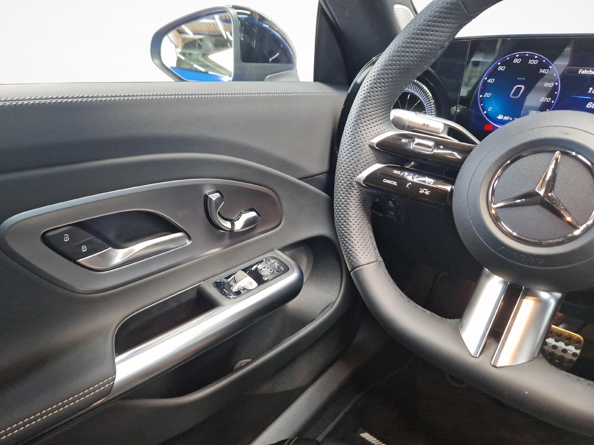 MERCEDES-BENZ CLA 220 4MATIC AMG Line Plus-image-8