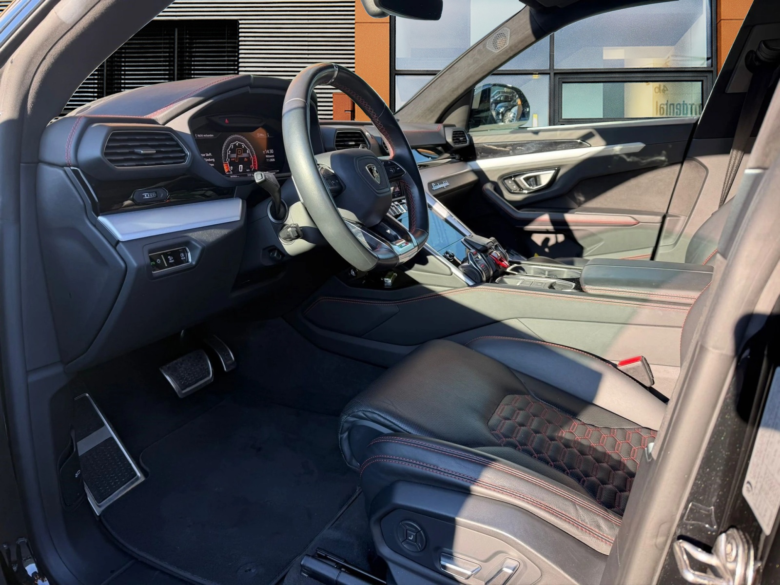 LAMBORGHINI Urus E-Gear-image-3