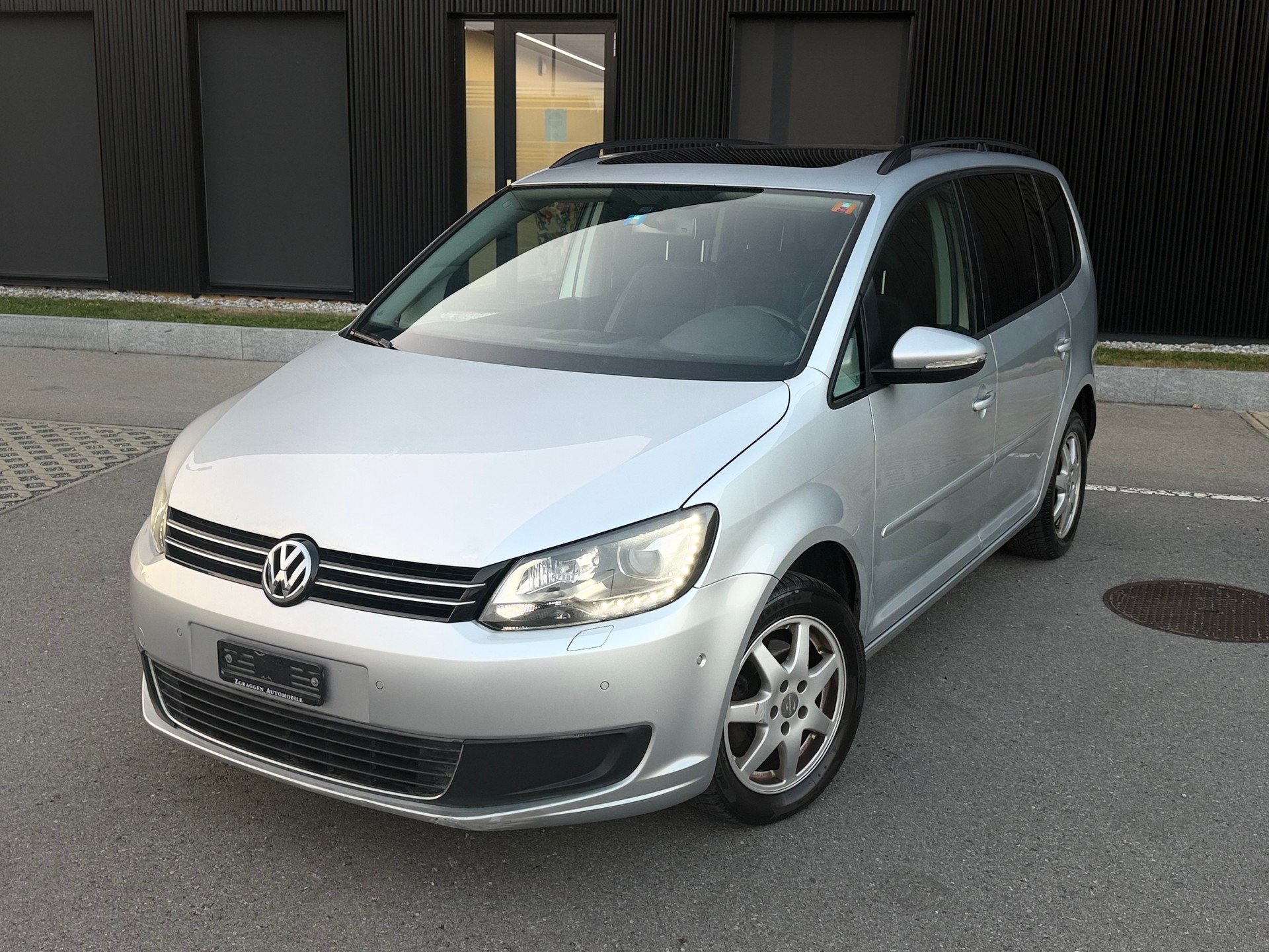 VW Touran 1.4 TSI Trendline DSG-image-13