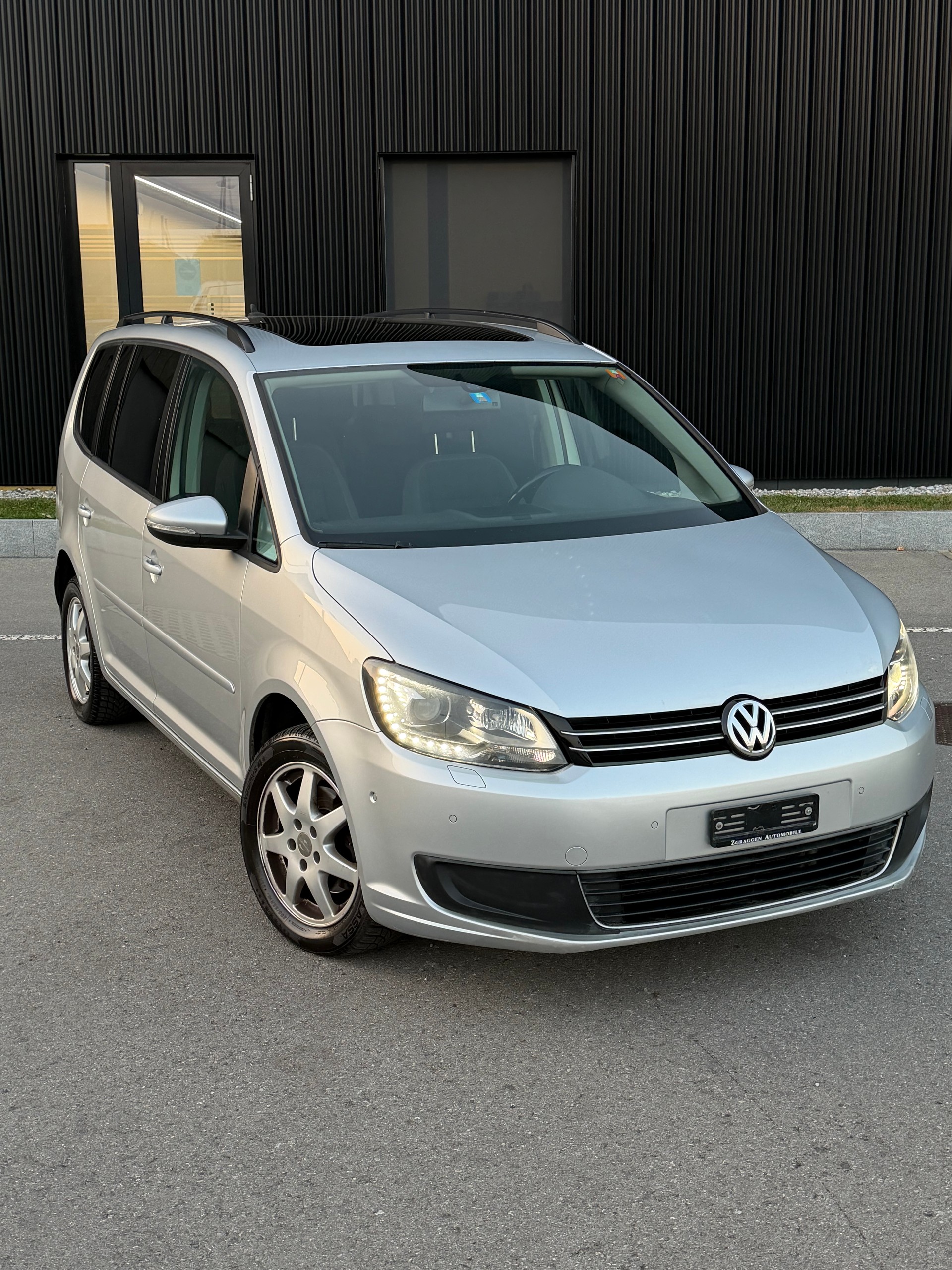 VW Touran 1.4 TSI Trendline DSG-image-12