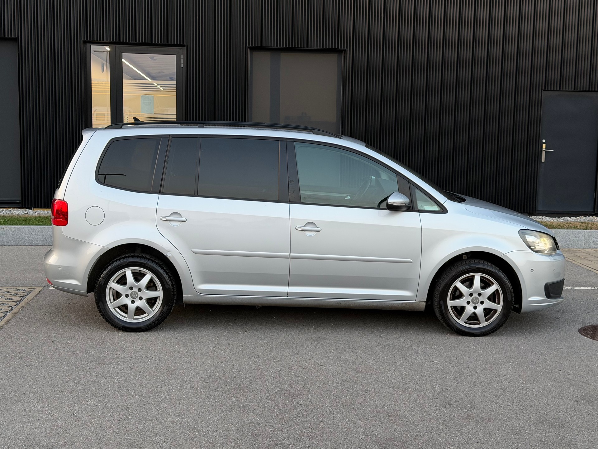 VW Touran 1.4 TSI Trendline DSG-image-3