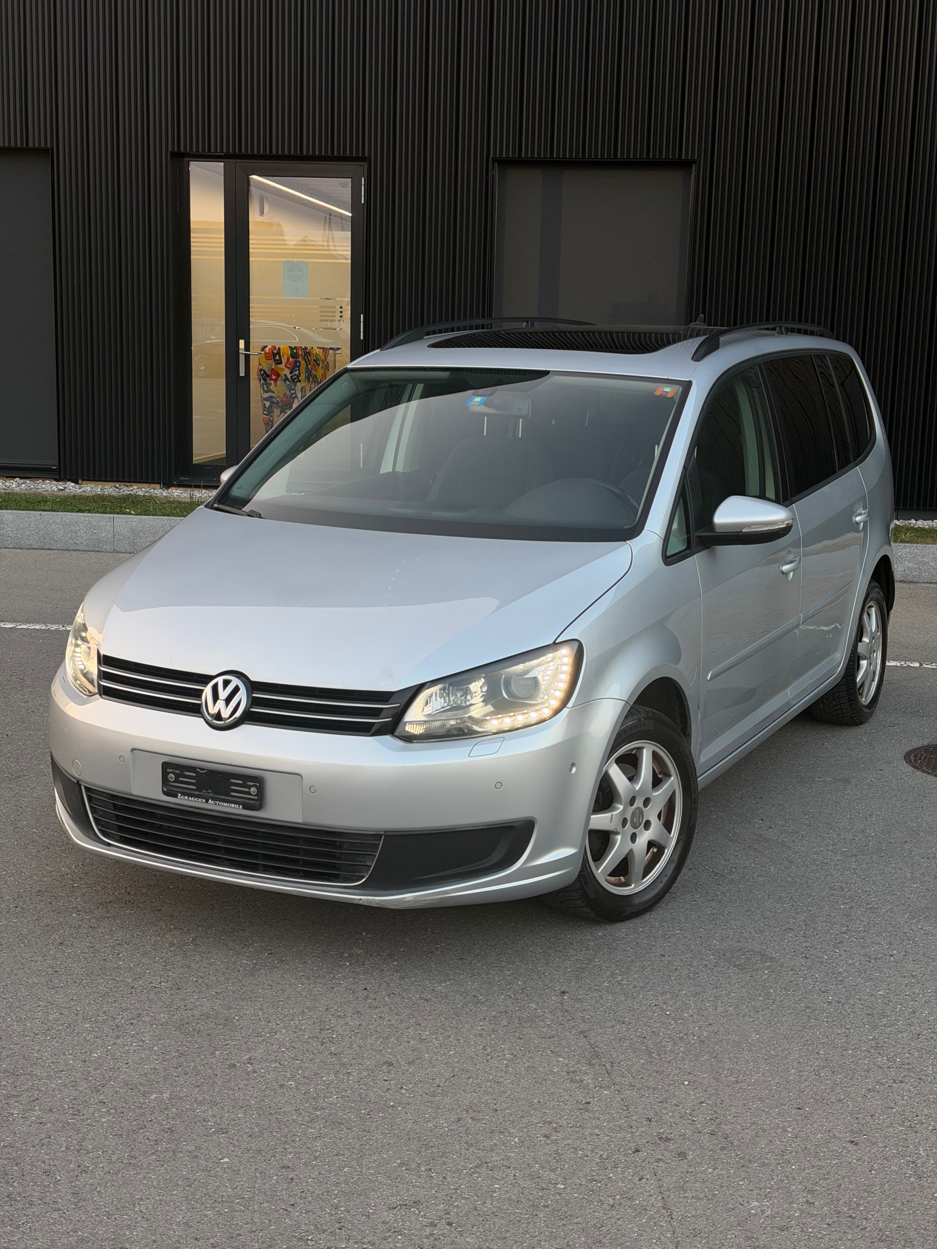 VW Touran 1.4 TSI Trendline DSG-image-2