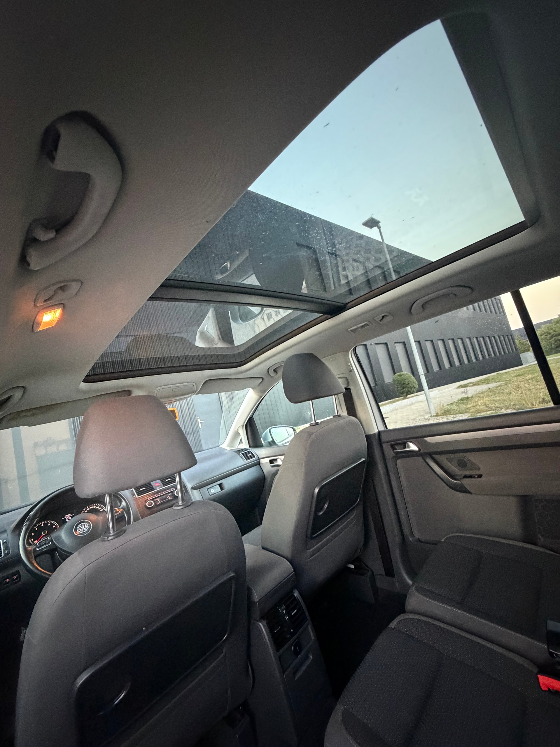 VW Touran 1.4 TSI Trendline DSG-image-11