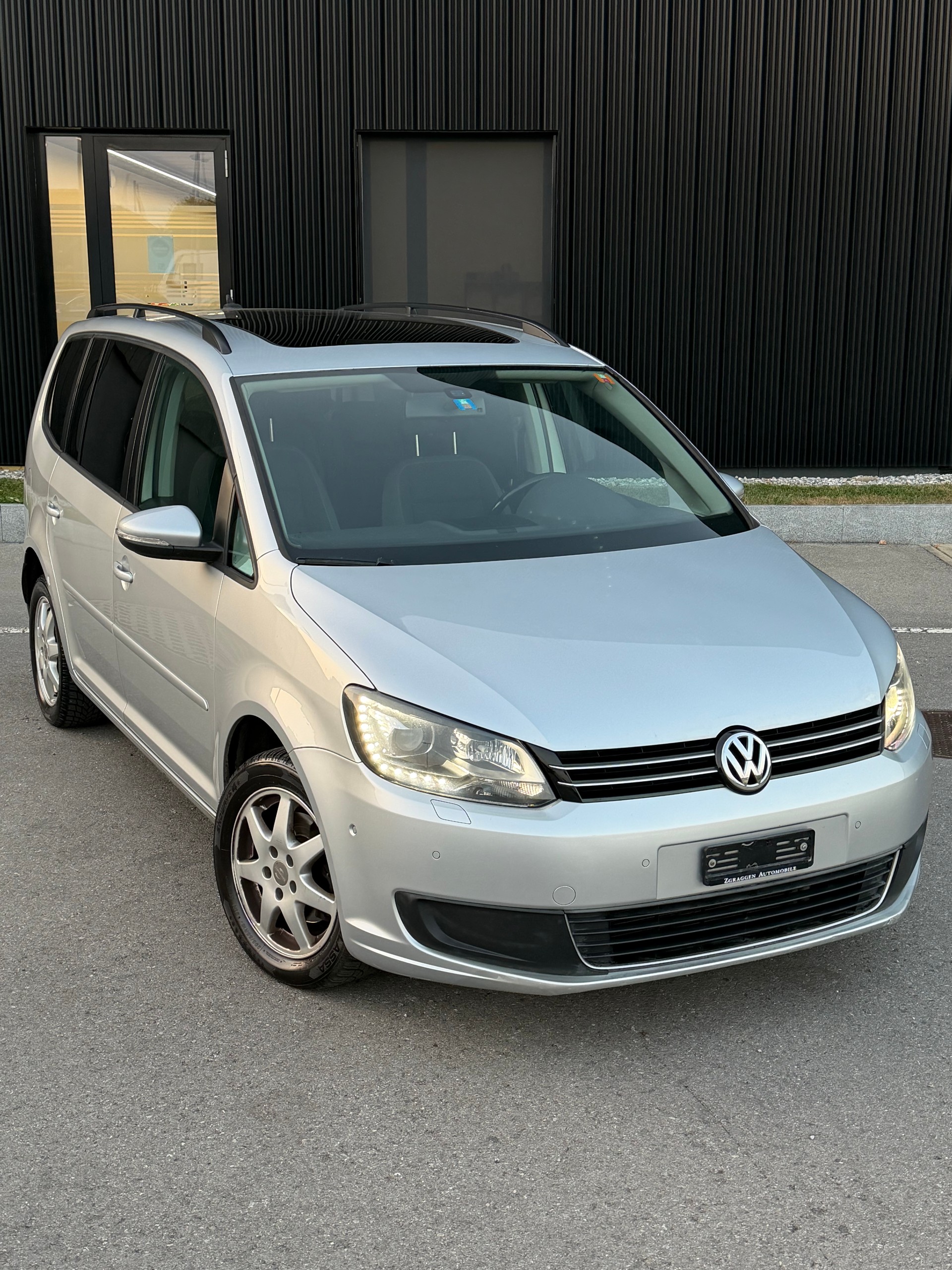 VW Touran 1.4 TSI Trendline DSG-image-0