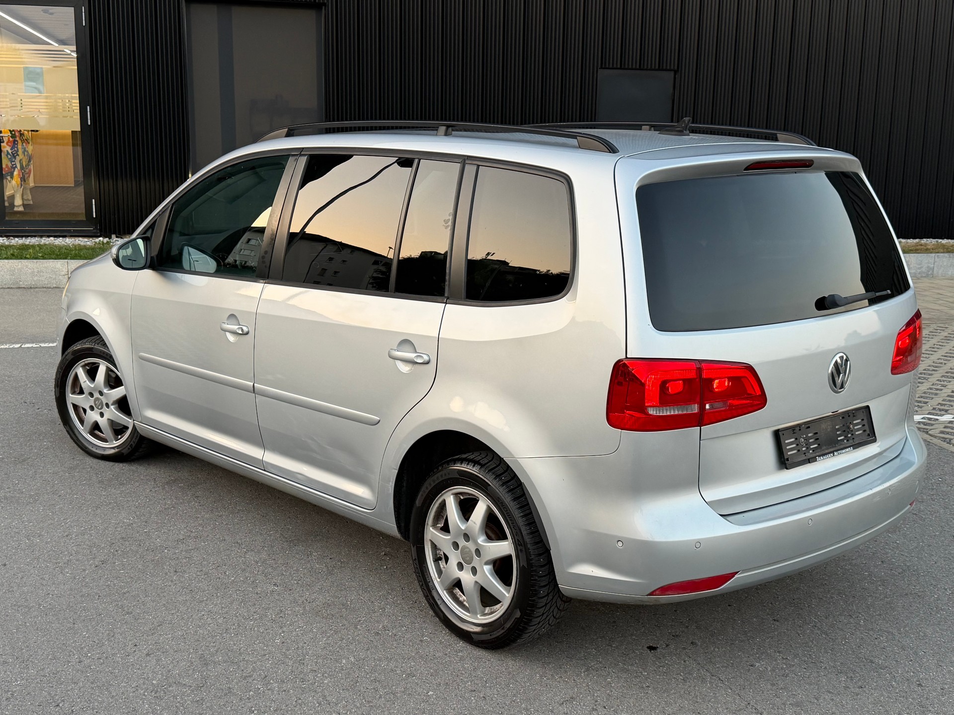 VW Touran 1.4 TSI Trendline DSG-image-4