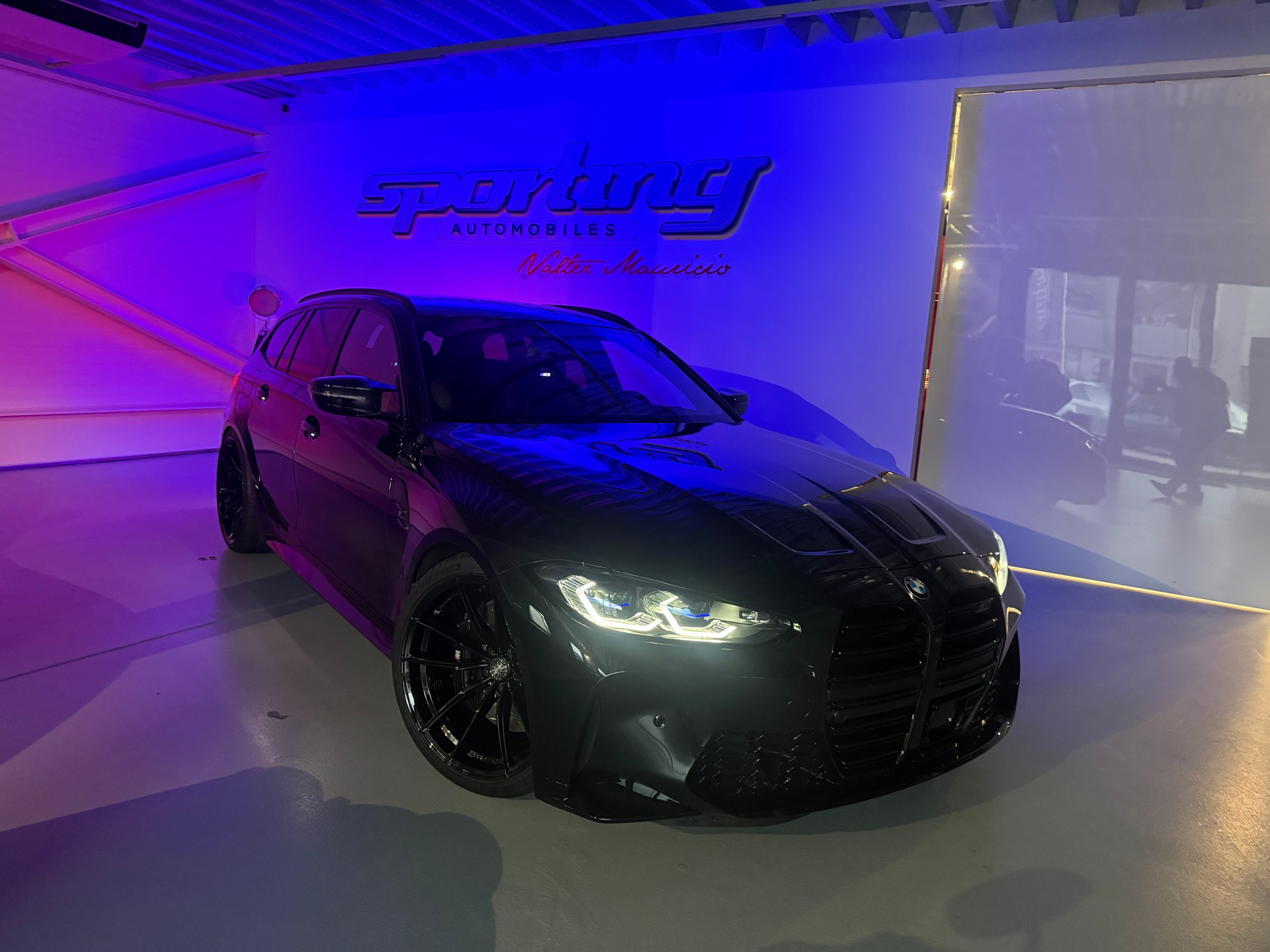 BMW M3 Touring xDrive Competition M CH Auto Fulls Black 21/20 Edelweiss-showroom-element-1