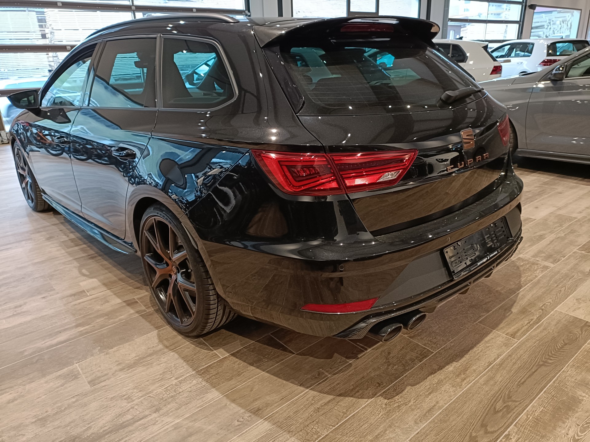 SEAT Leon ST 2.0 TSI Cupra R 300 4 Drive DSG🔥🔥🔥-image-4