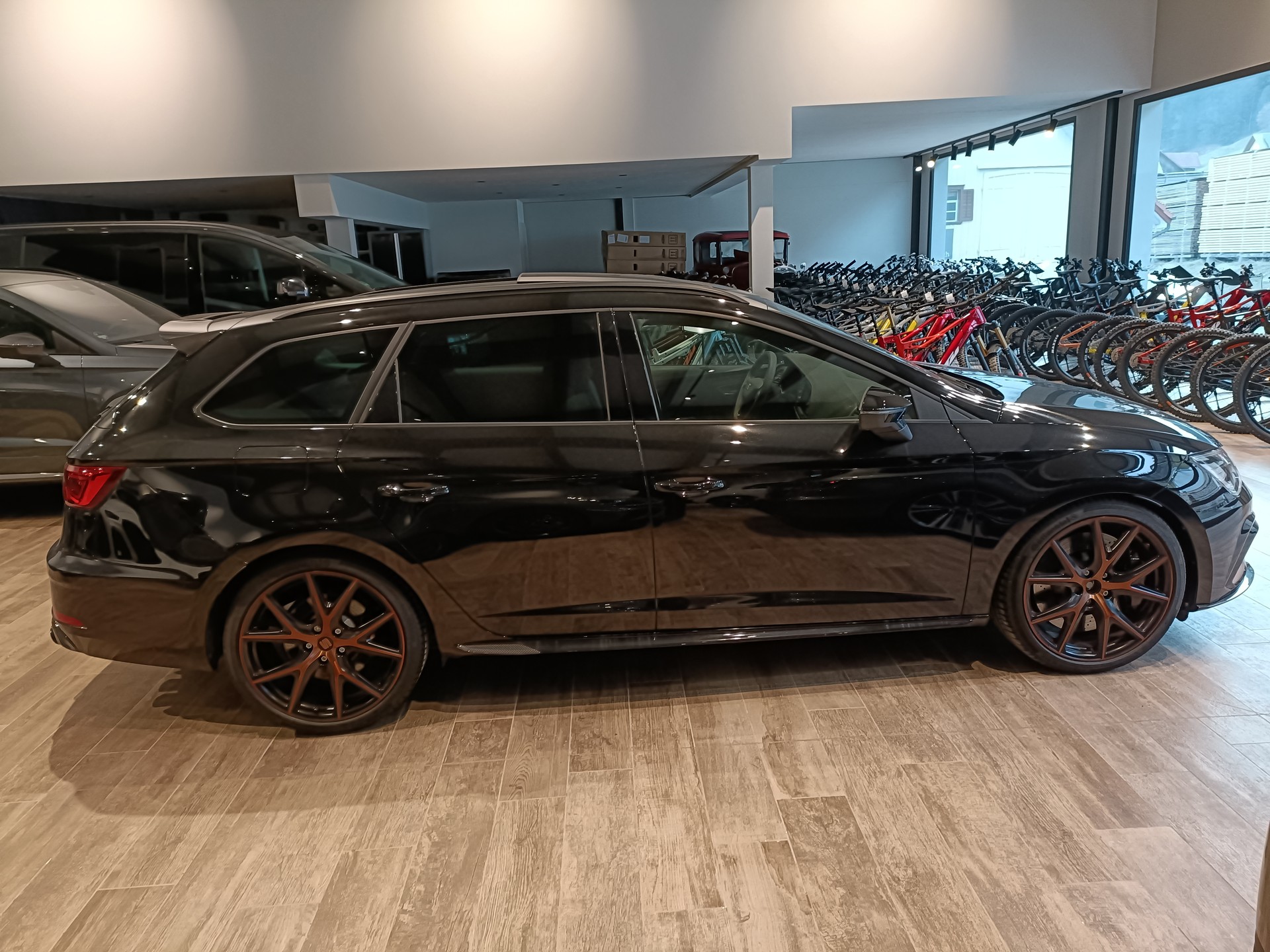 SEAT Leon ST 2.0 TSI Cupra R 300 4 Drive DSG🔥🔥🔥-image-1