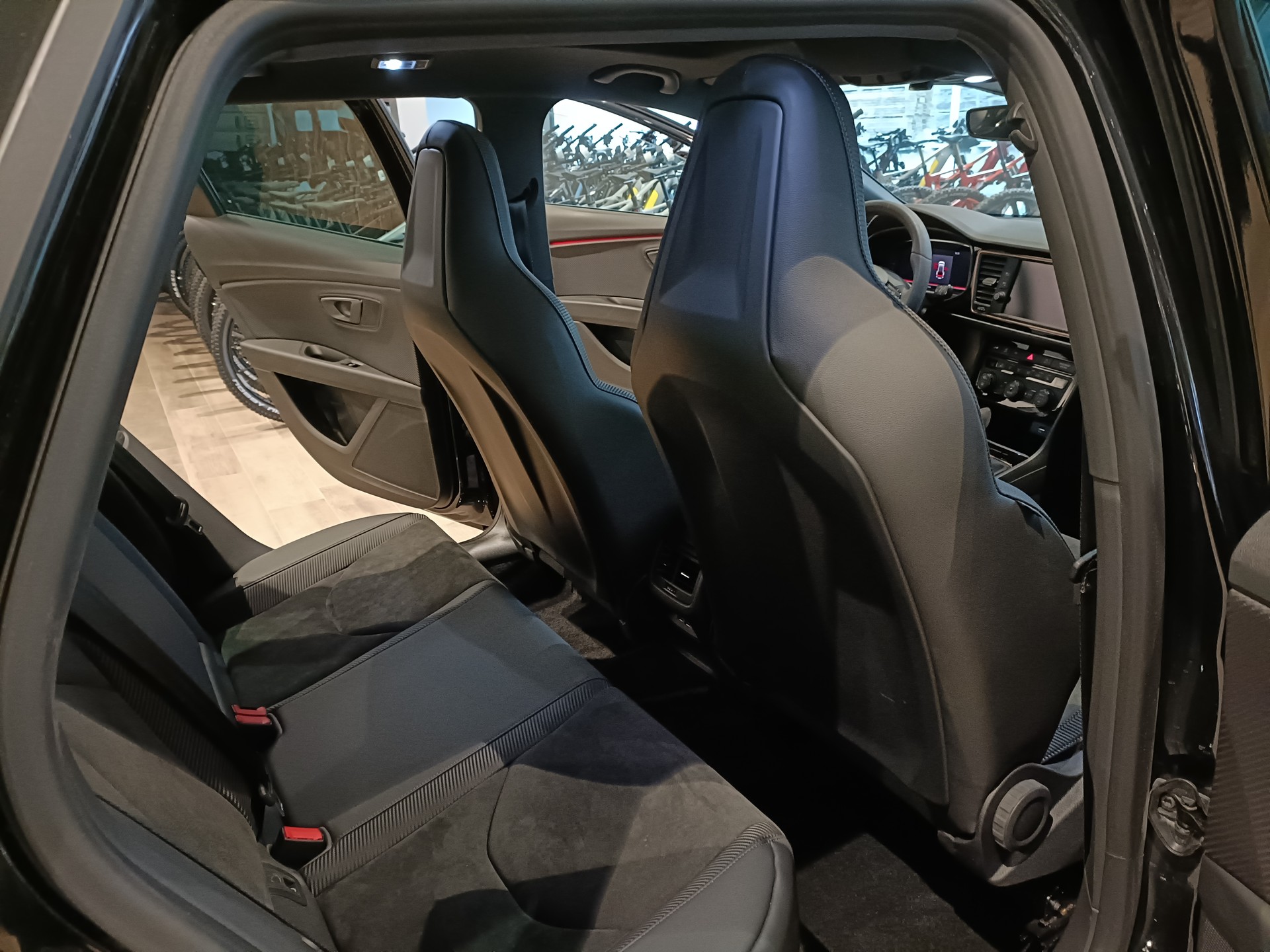 SEAT Leon ST 2.0 TSI Cupra R 300 4 Drive DSG🔥🔥🔥-image-9
