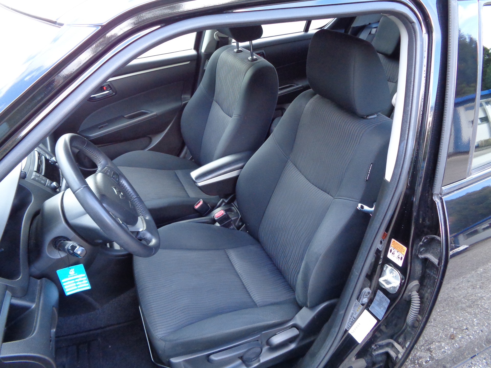 SUZUKI Swift 1.3i 16V GL Top 4x4-image-9