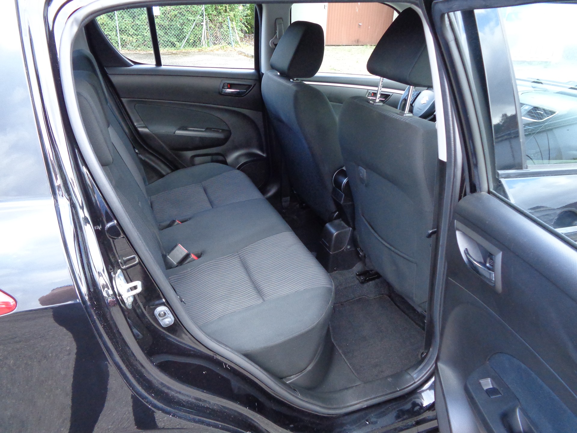 SUZUKI Swift 1.3i 16V GL Top 4x4-image-7