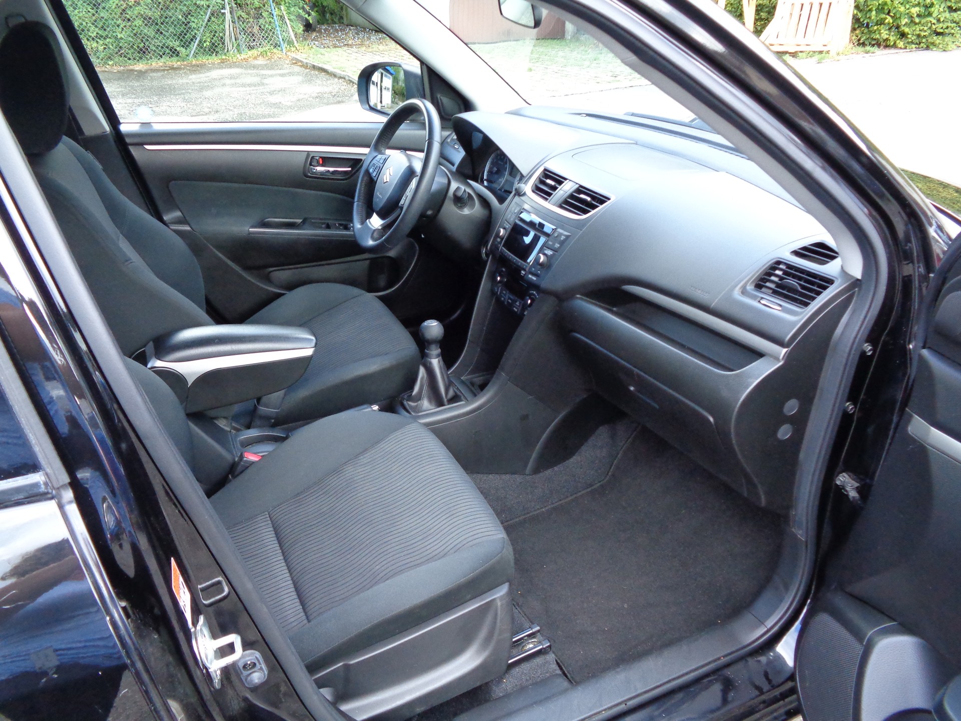 SUZUKI Swift 1.3i 16V GL Top 4x4-image-6