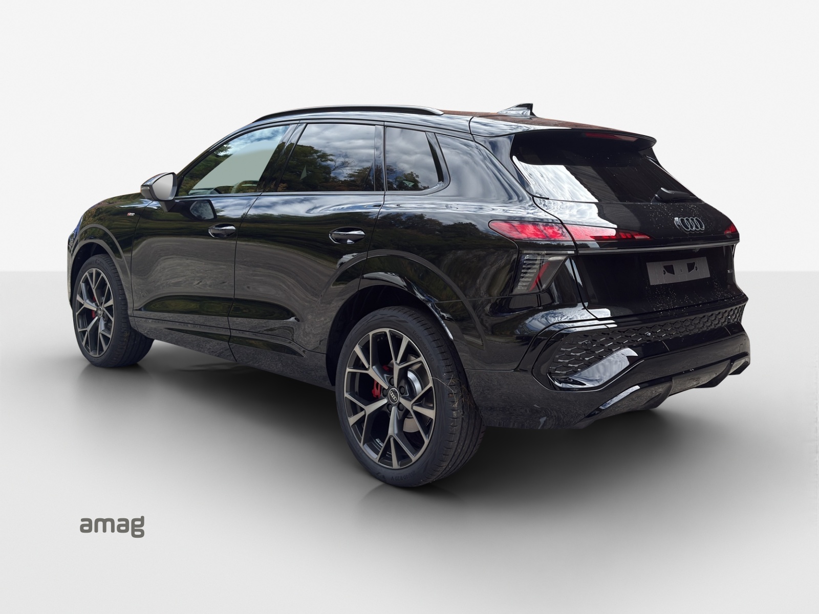 AUDI Q3 SUV TFSI quattro 195 kW S tronic-image-4