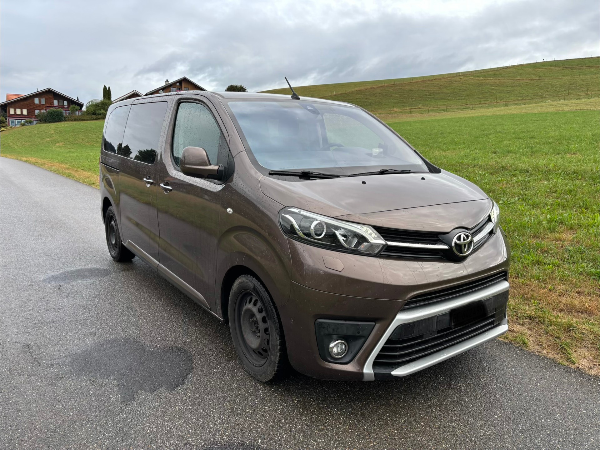 TOYOTA 2.0 D Family-image-0