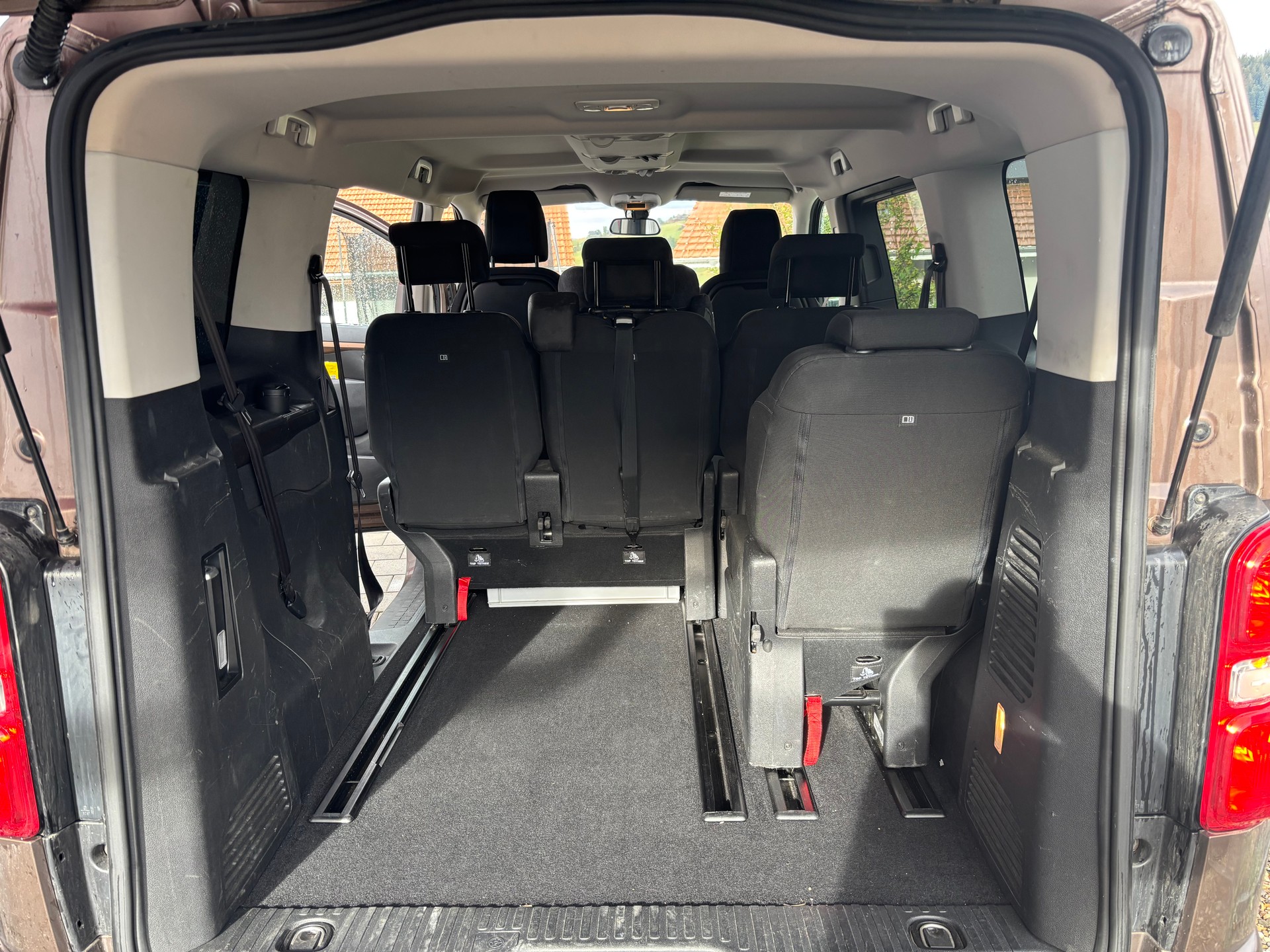 TOYOTA 2.0 D Family-image-2