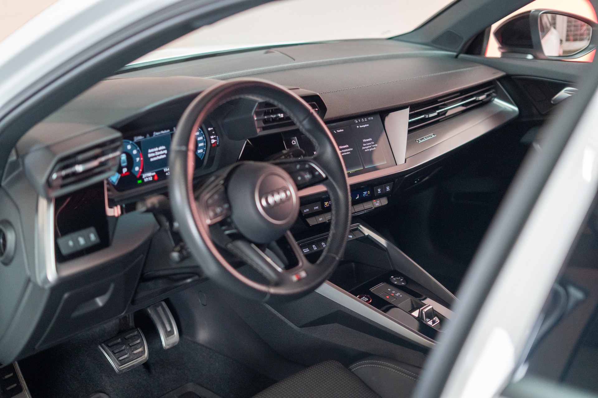 AUDI S3 Limousine 2.0 TFSI quattro S-Tronic / Rückfahrkamera / Sportsitze / Virtual-Cockpit-image-10