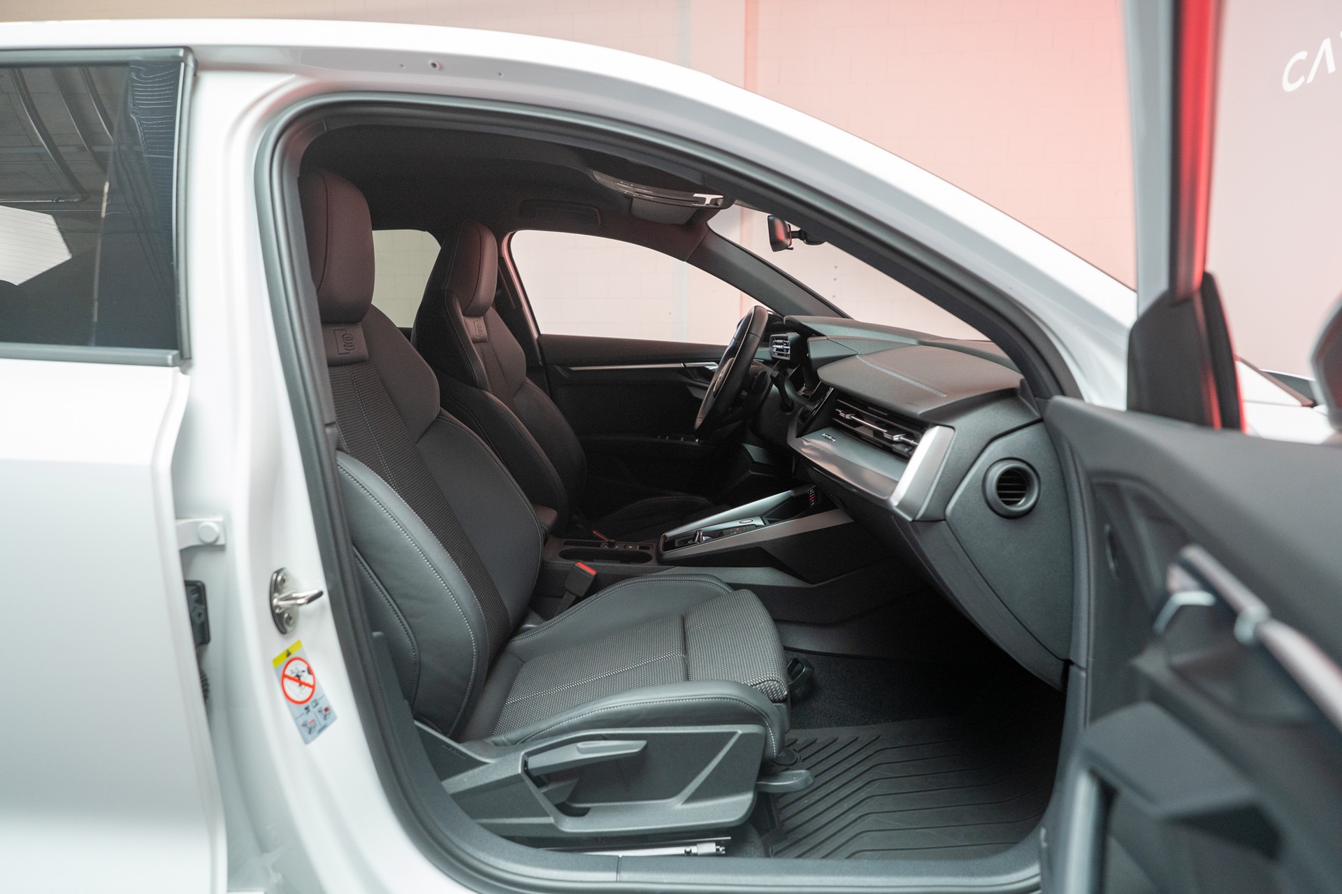 AUDI S3 Limousine 2.0 TFSI quattro S-Tronic / Rückfahrkamera / Sportsitze / Virtual-Cockpit-image-14