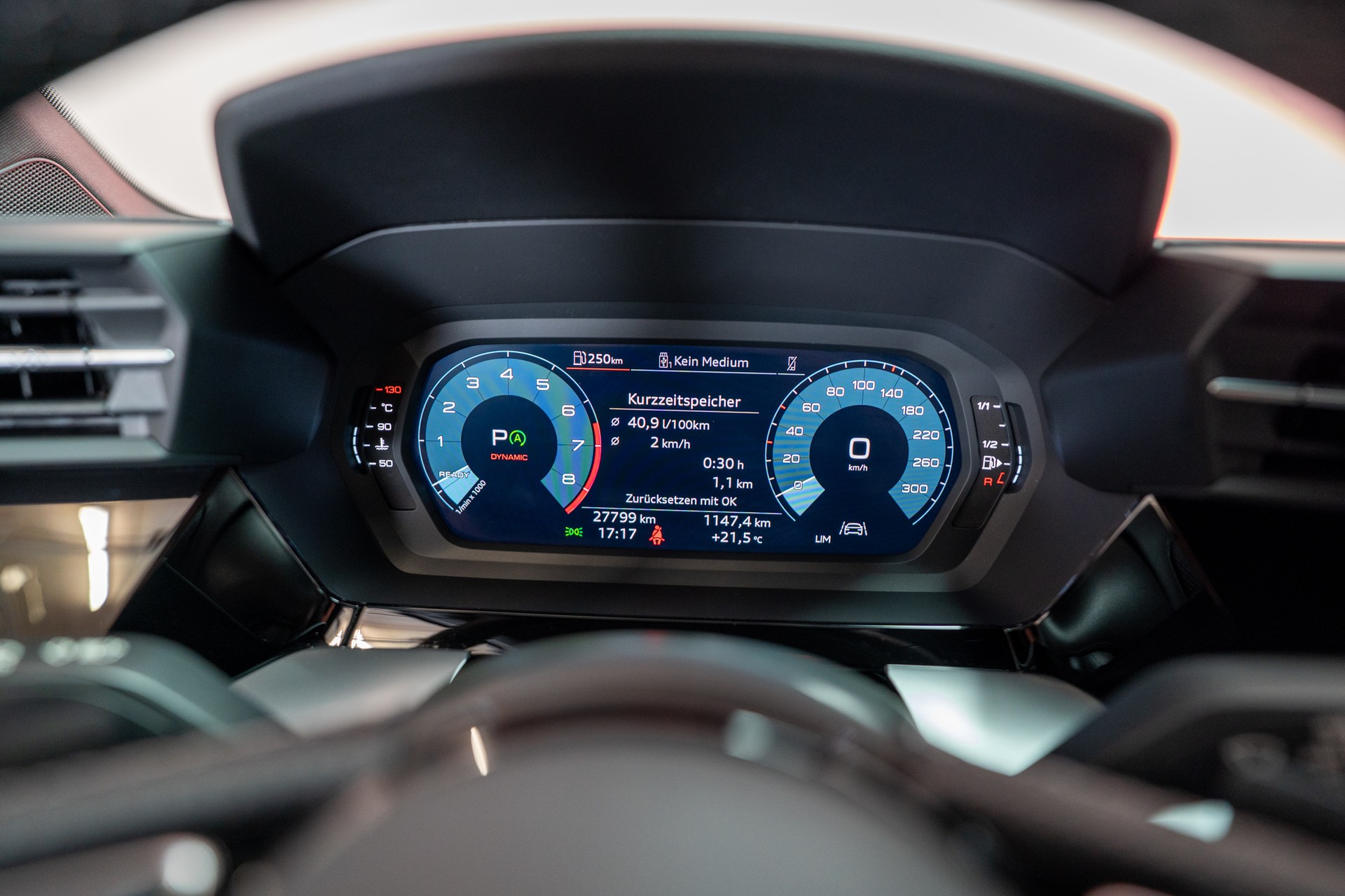 AUDI S3 Limousine 2.0 TFSI quattro S-Tronic / Rückfahrkamera / Sportsitze / Virtual-Cockpit-image-18