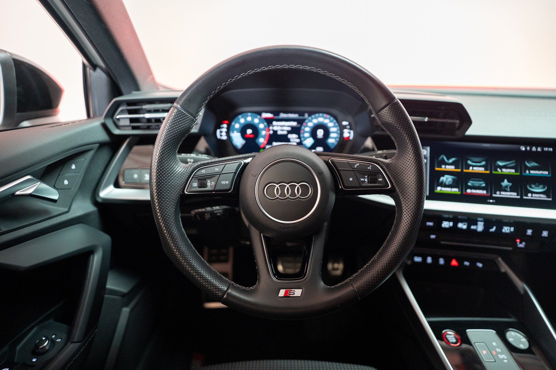 AUDI S3 Limousine 2.0 TFSI quattro S-Tronic / Rückfahrkamera / Sportsitze / Virtual-Cockpit-image-17