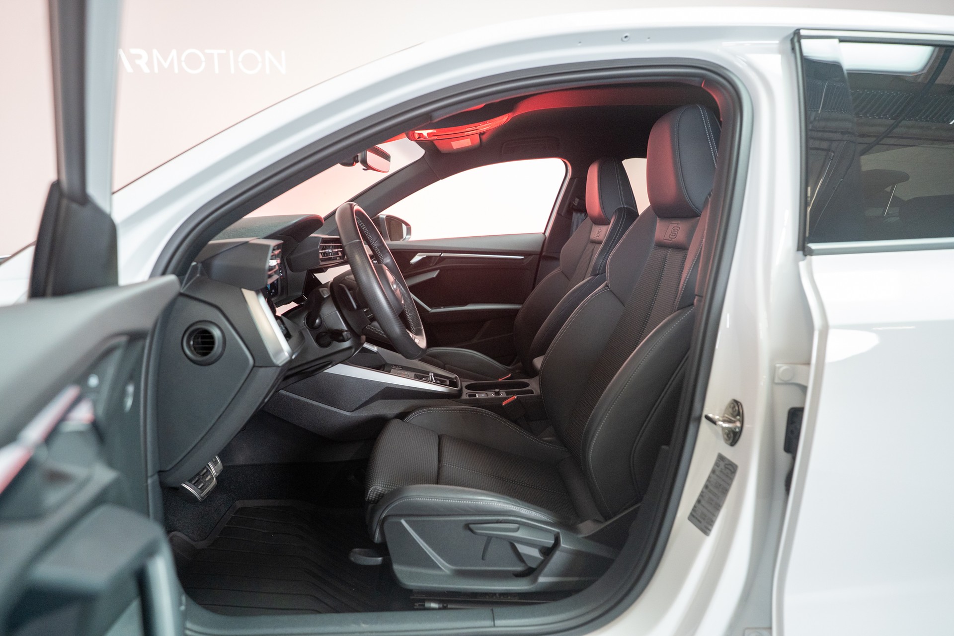 AUDI S3 Limousine 2.0 TFSI quattro S-Tronic / Rückfahrkamera / Sportsitze / Virtual-Cockpit-image-8