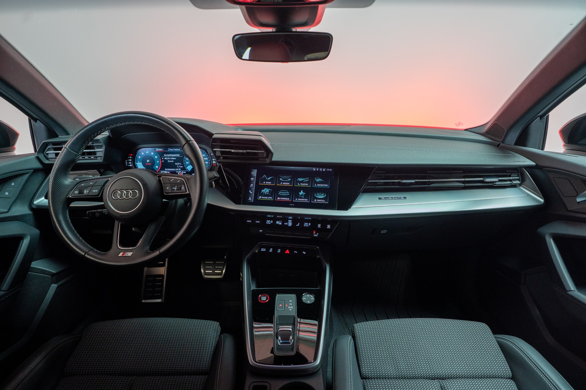 AUDI S3 Limousine 2.0 TFSI quattro S-Tronic / Rückfahrkamera / Sportsitze / Virtual-Cockpit-image-16