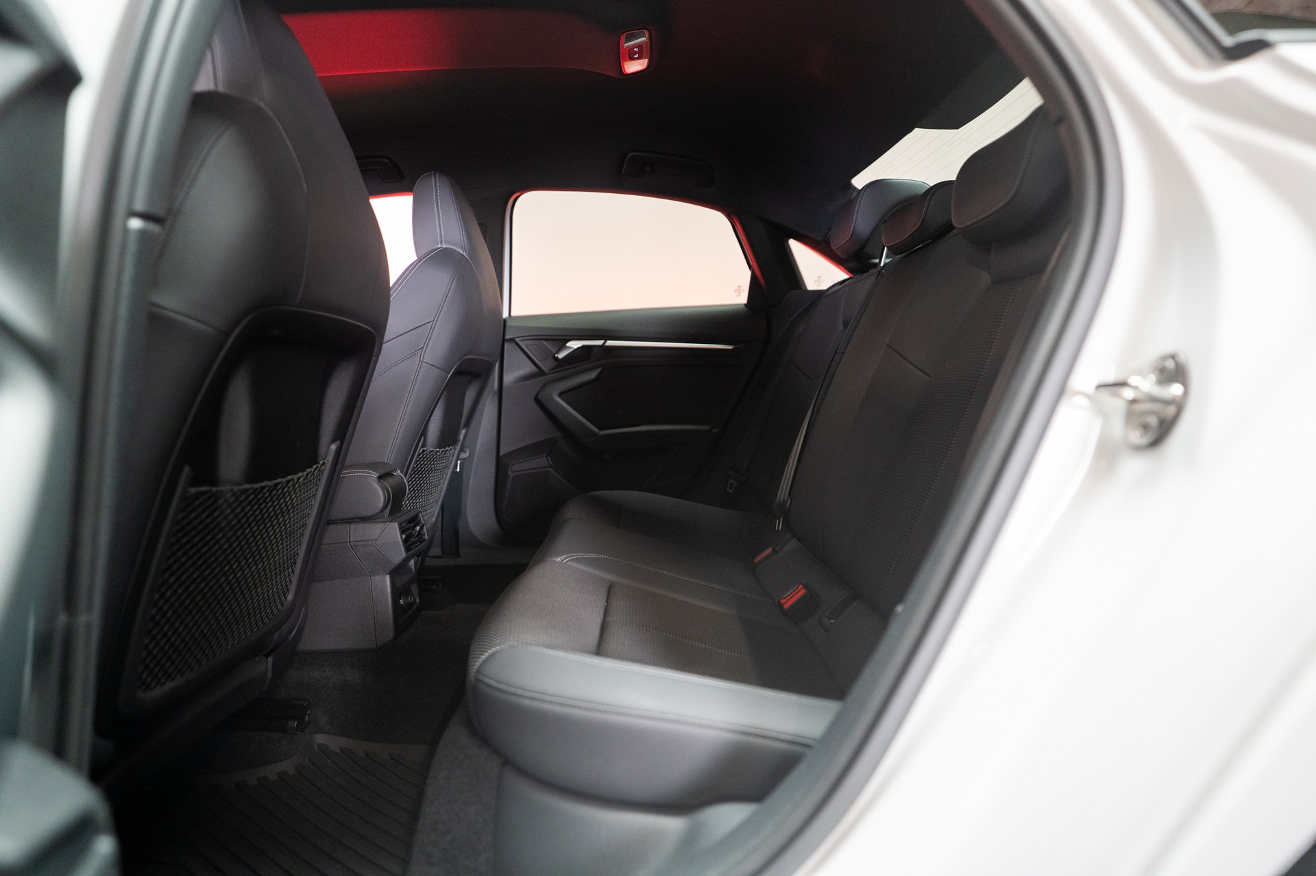 AUDI S3 Limousine 2.0 TFSI quattro S-Tronic / Rückfahrkamera / Sportsitze / Virtual-Cockpit-image-12