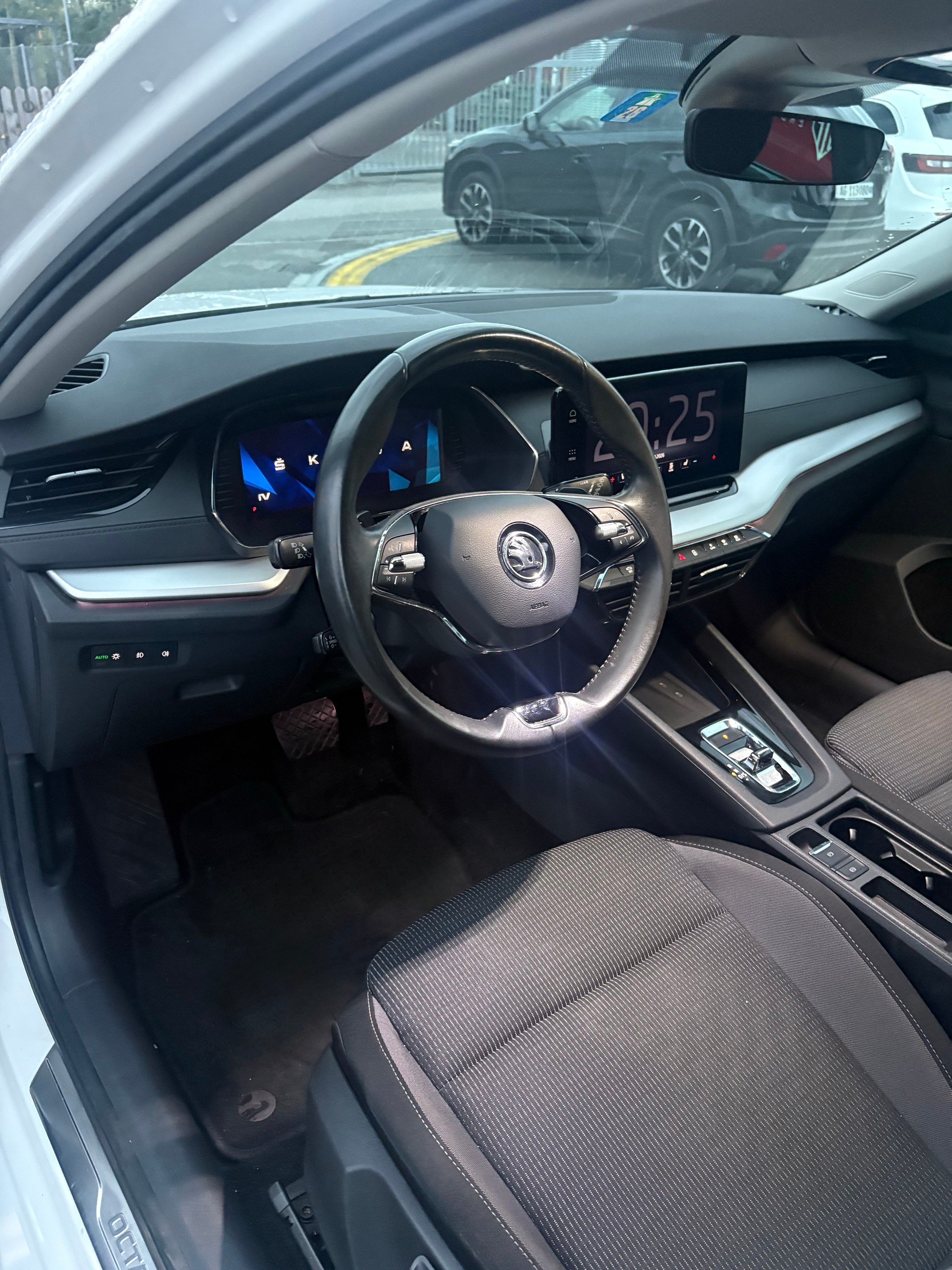 SKODA Octavia Combi 1.4 TSI PHEV DSG Ambition-image-5