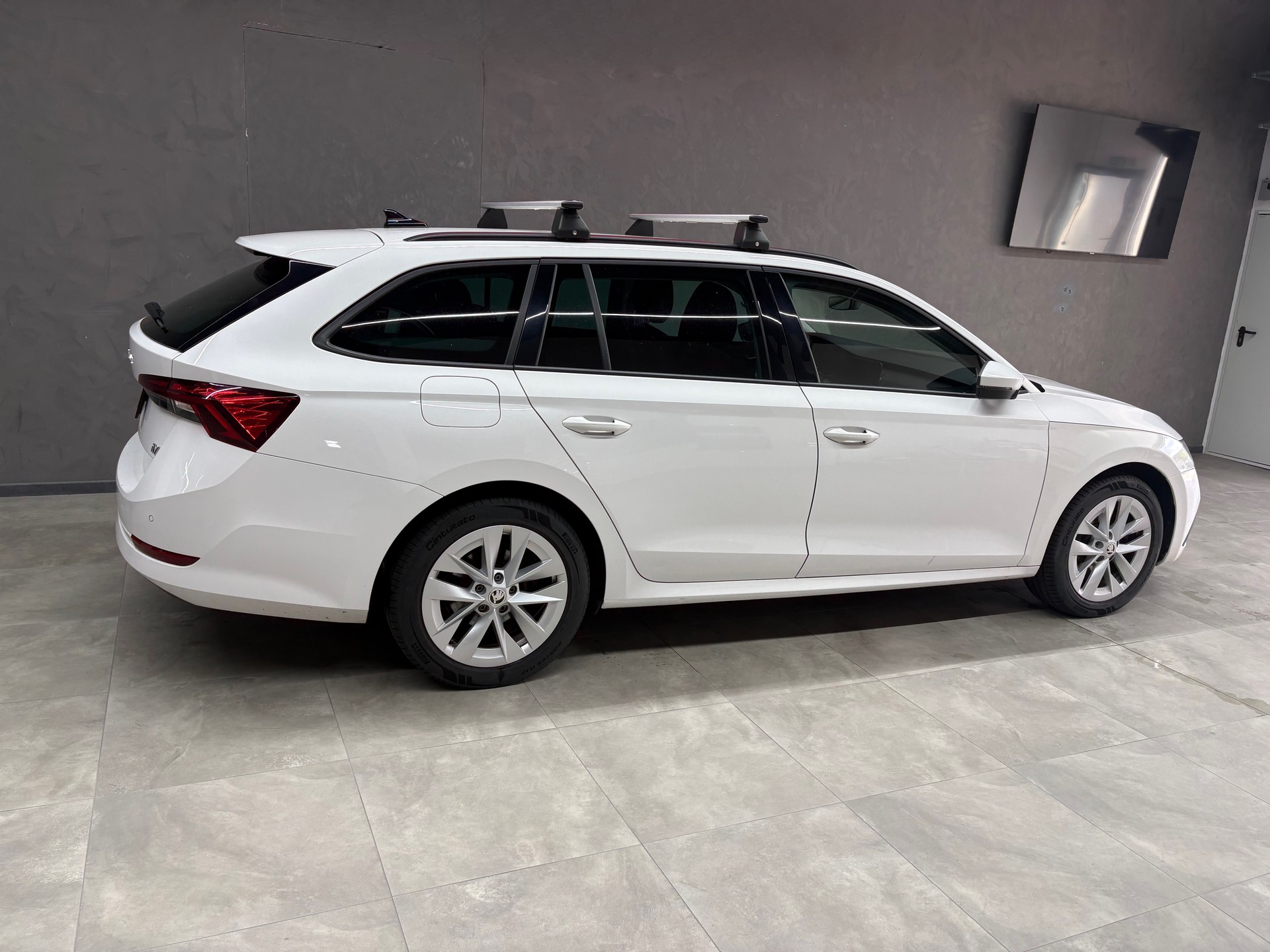 SKODA Octavia Combi 1.4 TSI PHEV DSG Ambition-image-1