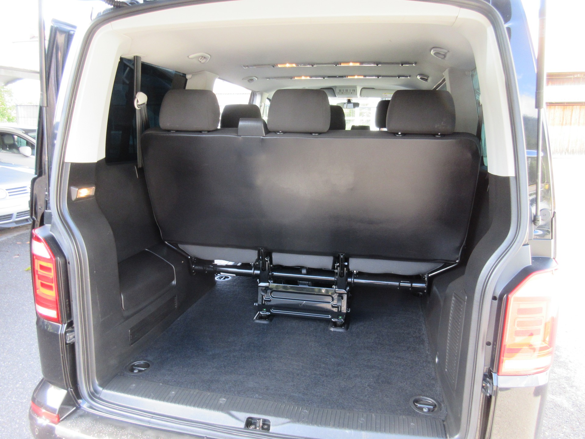 VW Caravelle 4x4 automat,8 places, crochet-image-9