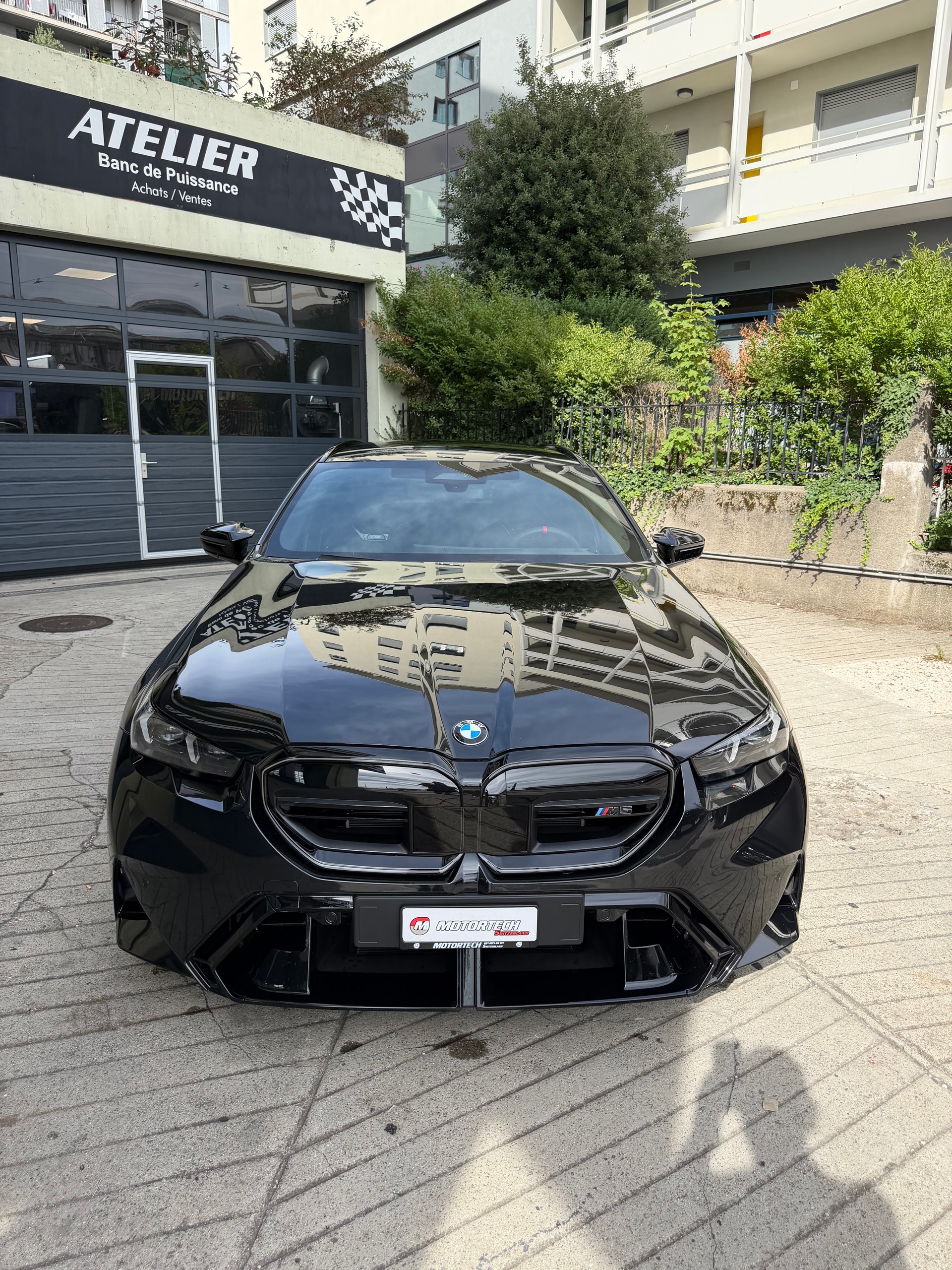 BMW M5 xDrive Touring-image-1