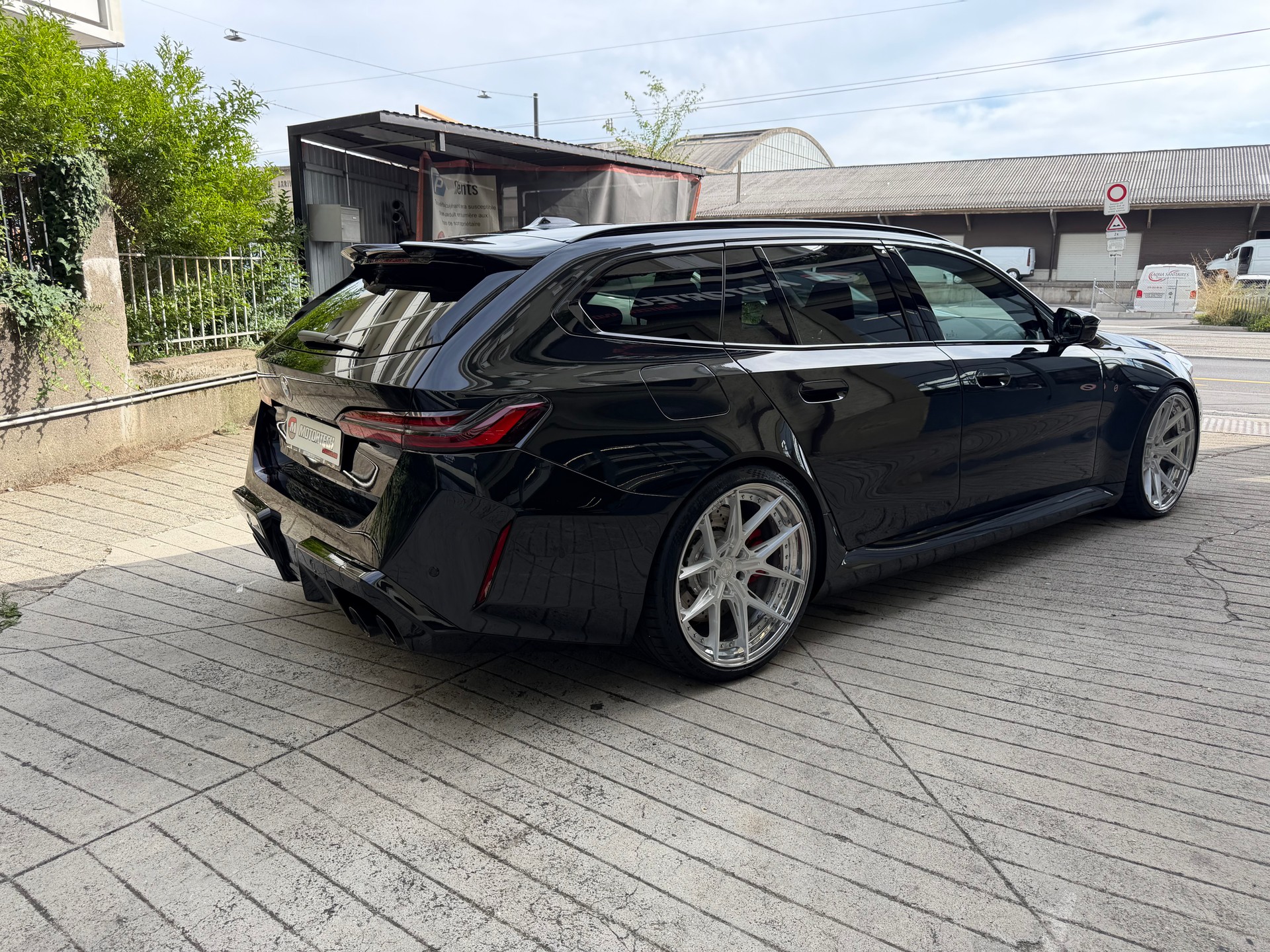 BMW M5 xDrive Touring-image-2