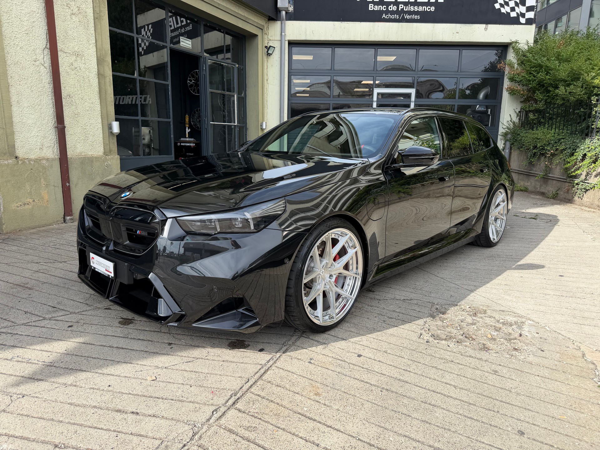 BMW M5 xDrive Touring-image-0