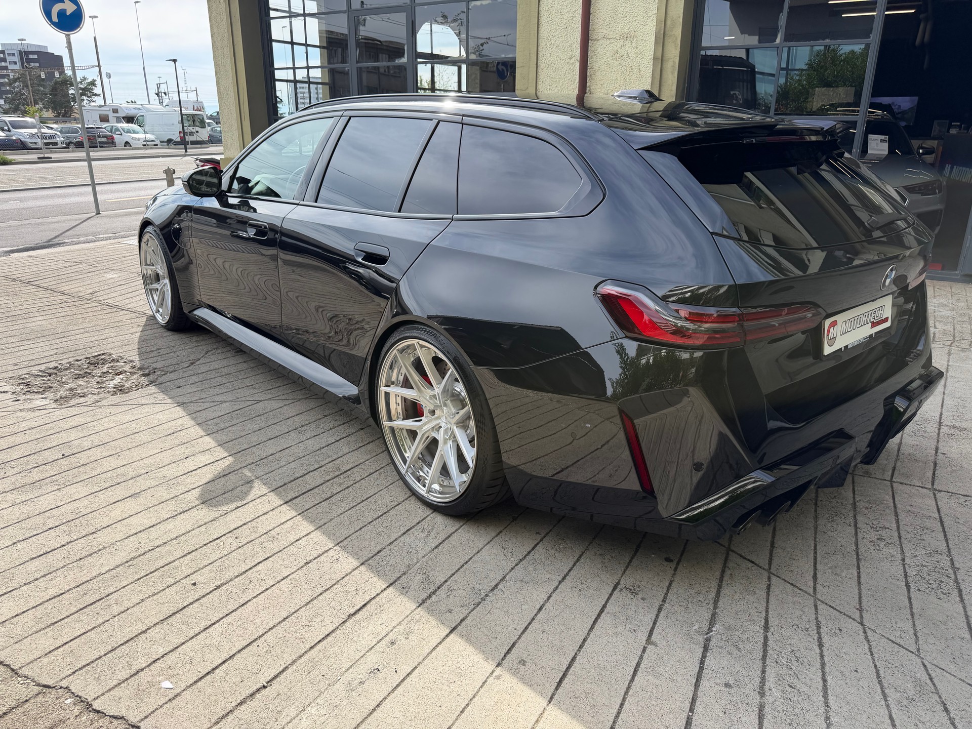 BMW M5 xDrive Touring-image-3