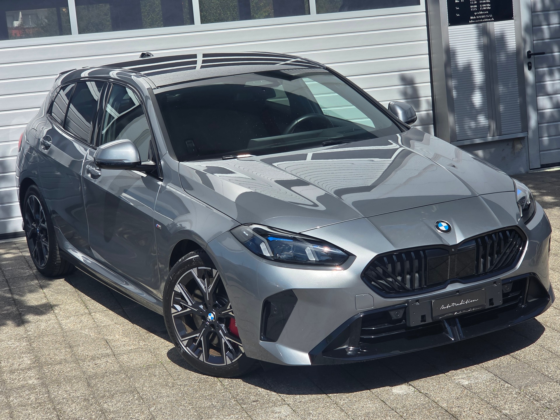 BMW 120d M Sport Pro Steptronic / VOLLAUSSTATTUNG -PANORAMA -HARMAN KARDON -ASSISTENZ PAKET -GRATIS SERVICE 10J/100.000KM-showroom-element-1
