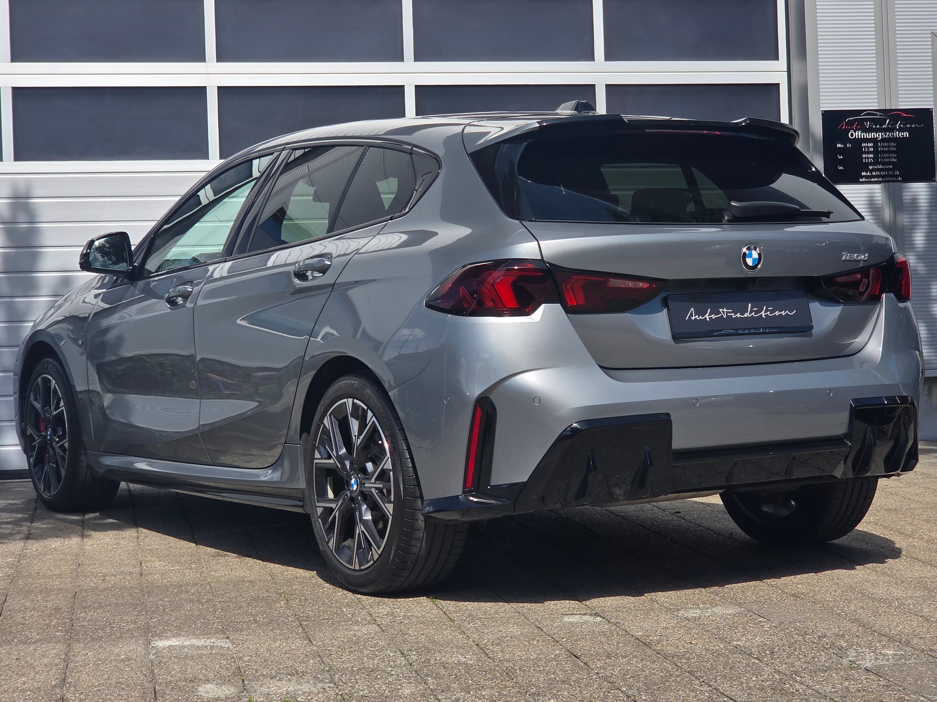 BMW 120d M Sport Pro Steptronic / VOLLAUSSTATTUNG -PANORAMA -HARMAN KARDON -ASSISTENZ PAKET -GRATIS SERVICE 10J/100.000KM-showroom-element-3