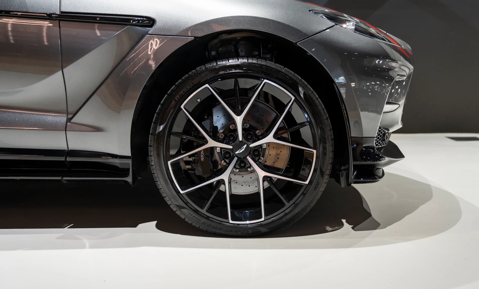 ASTON MARTIN 707 Facelift 4.0 V8-image-5