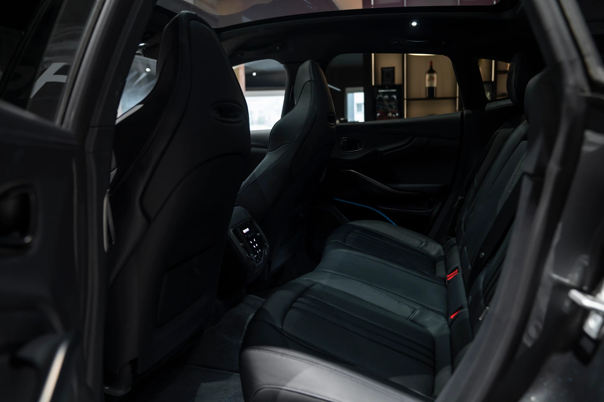 ASTON MARTIN 707 Facelift 4.0 V8-image-12