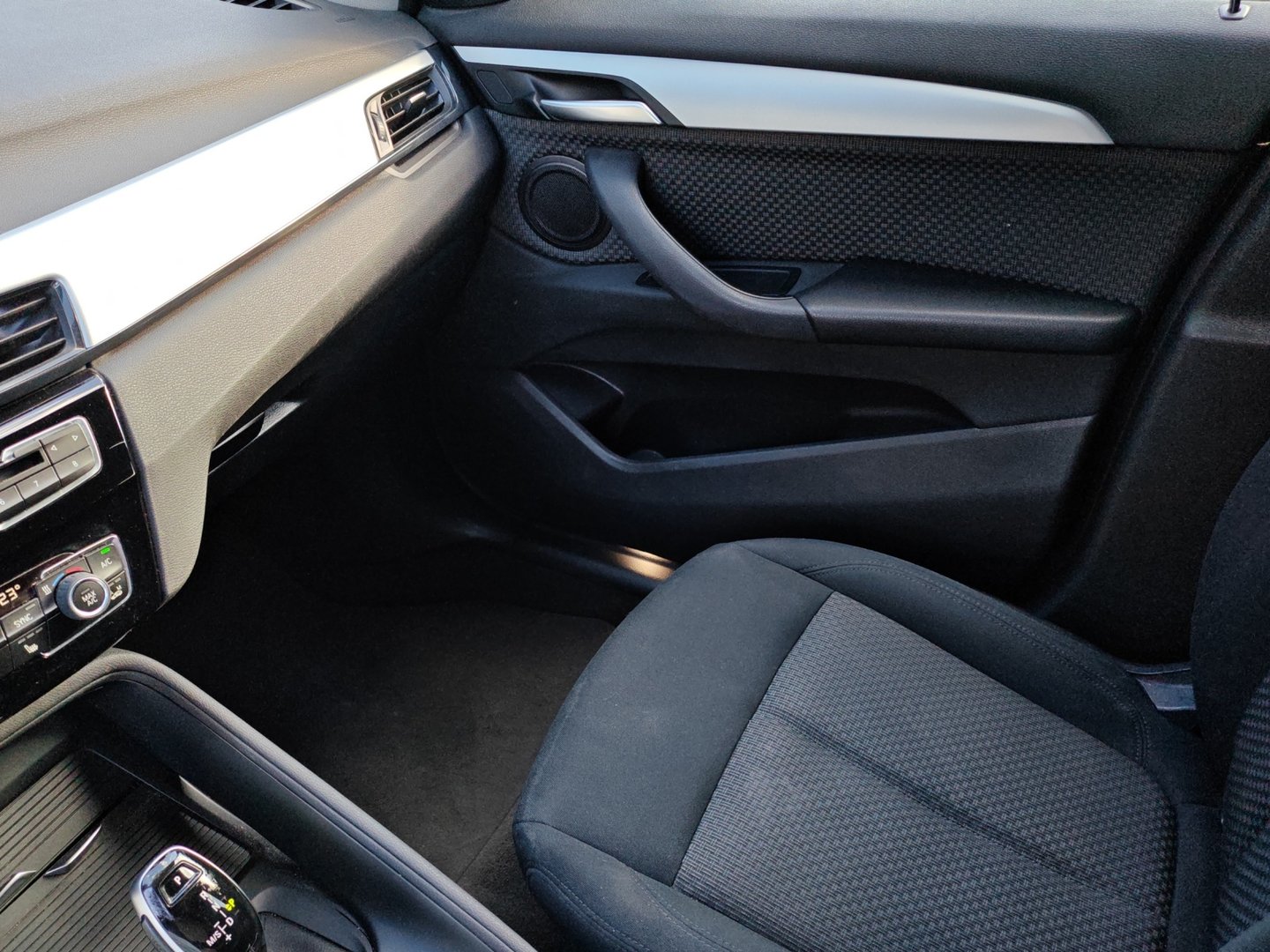BMW X1 xDrive 18d Steptronic – Aut. – ACC, caméra, 2 jeux de roues [Expertisé + Garantie 12 mois]-image-14
