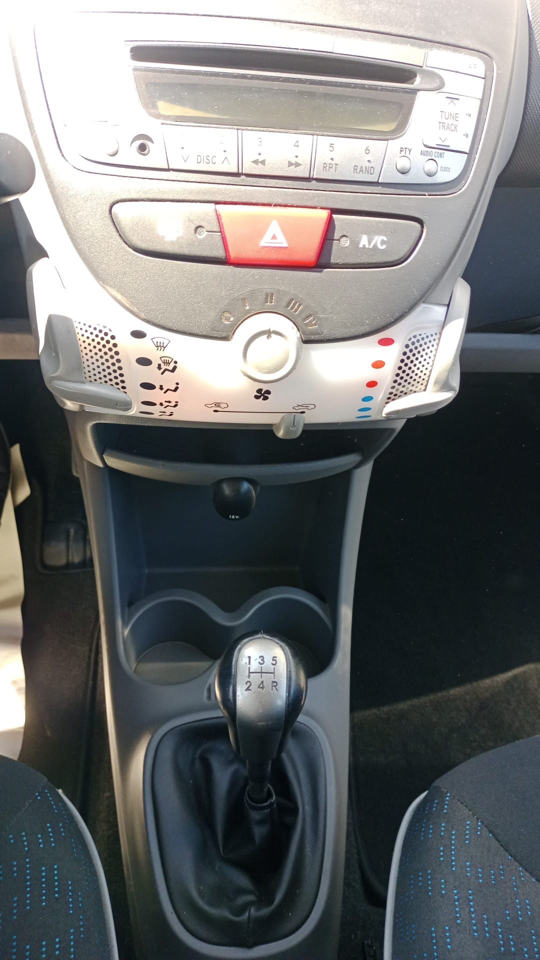 PEUGEOT 107 1.0 Swiss Edition-image-5