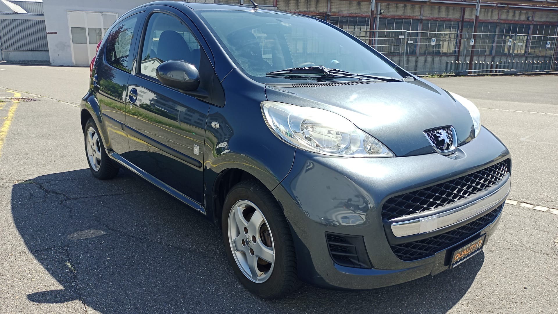 PEUGEOT 107 1.0 Swiss Edition-image-1